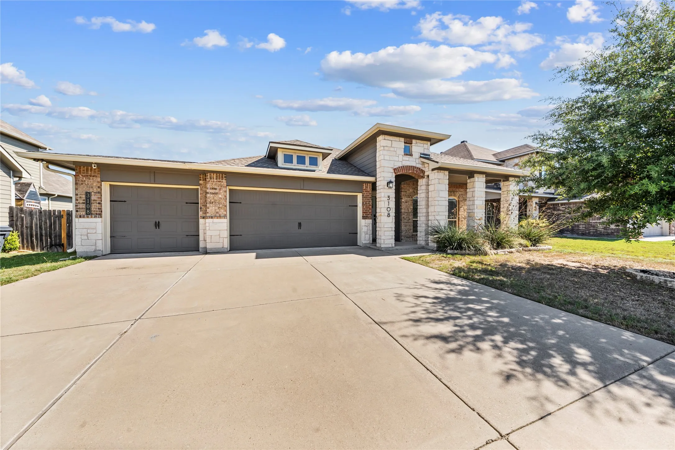 Single Family Residence For Sale in Mc Lennan County , 3108 Gilchrist Drive, Waco, Texas 76655, 4 Bedroom, 2 Bathroom, 3 Garage spaces, 1,877 Sqft, built in 2018, mls#21399964, Real Estate Agent in Waco, Homes For Sale in Mc Lennan county, Homes For Sale in Waco, Realtor in Waco Texas, Real Estate Brokerage Independent Realty Texas, Luminita Cordes Realtor