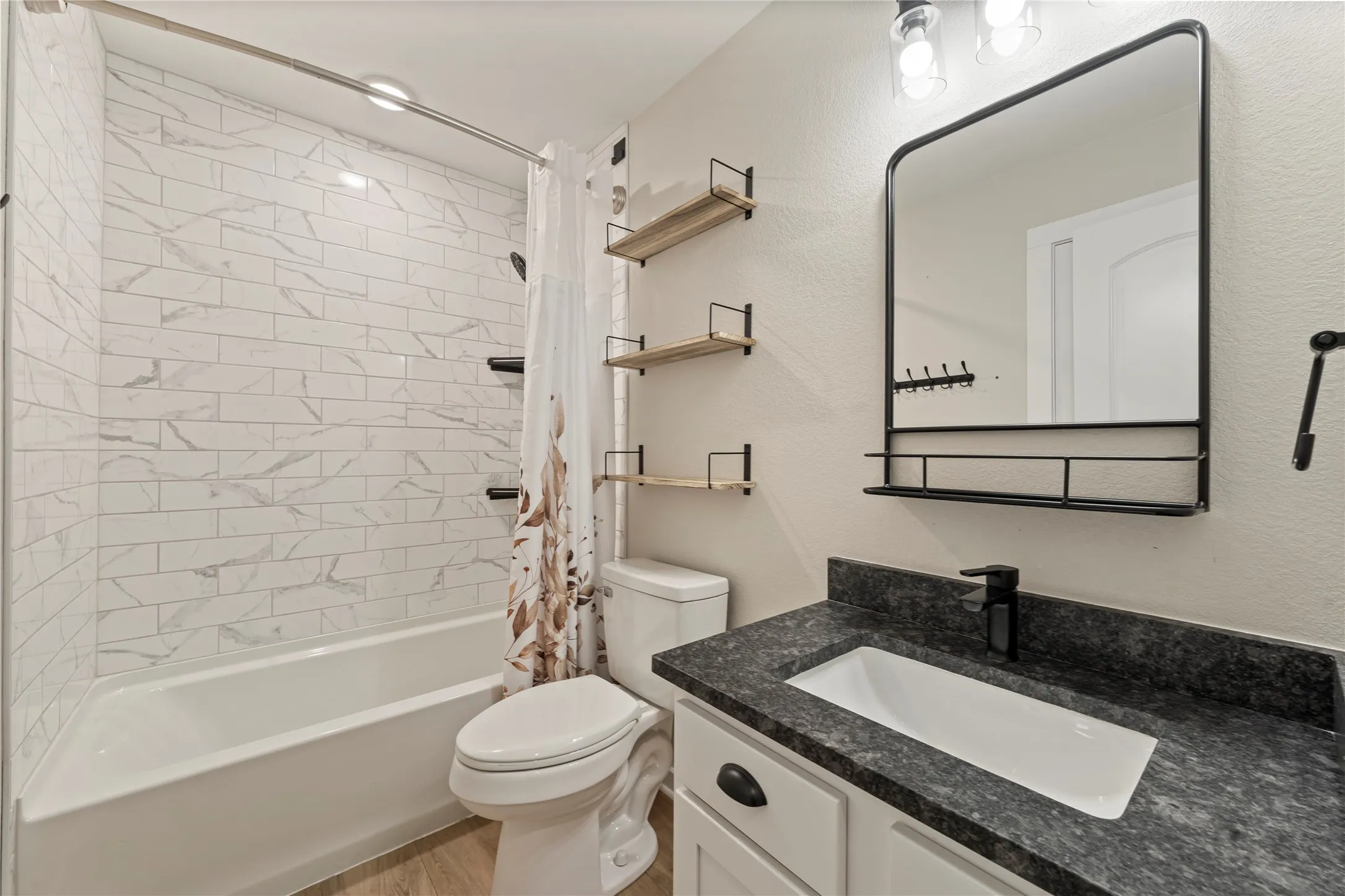 Single Family Residence For Sale in Mc Lennan County , 3108 Gilchrist Drive, Waco, Texas 76655, 4 Bedroom, 2 Bathroom, 3 Garage spaces, 1,877 Sqft, built in 2018, mls#21399964, Real Estate Agent in Waco, Homes For Sale in Mc Lennan county, Homes For Sale in Waco, Realtor in Waco Texas, Real Estate Brokerage Independent Realty Texas, Luminita Cordes Realtor