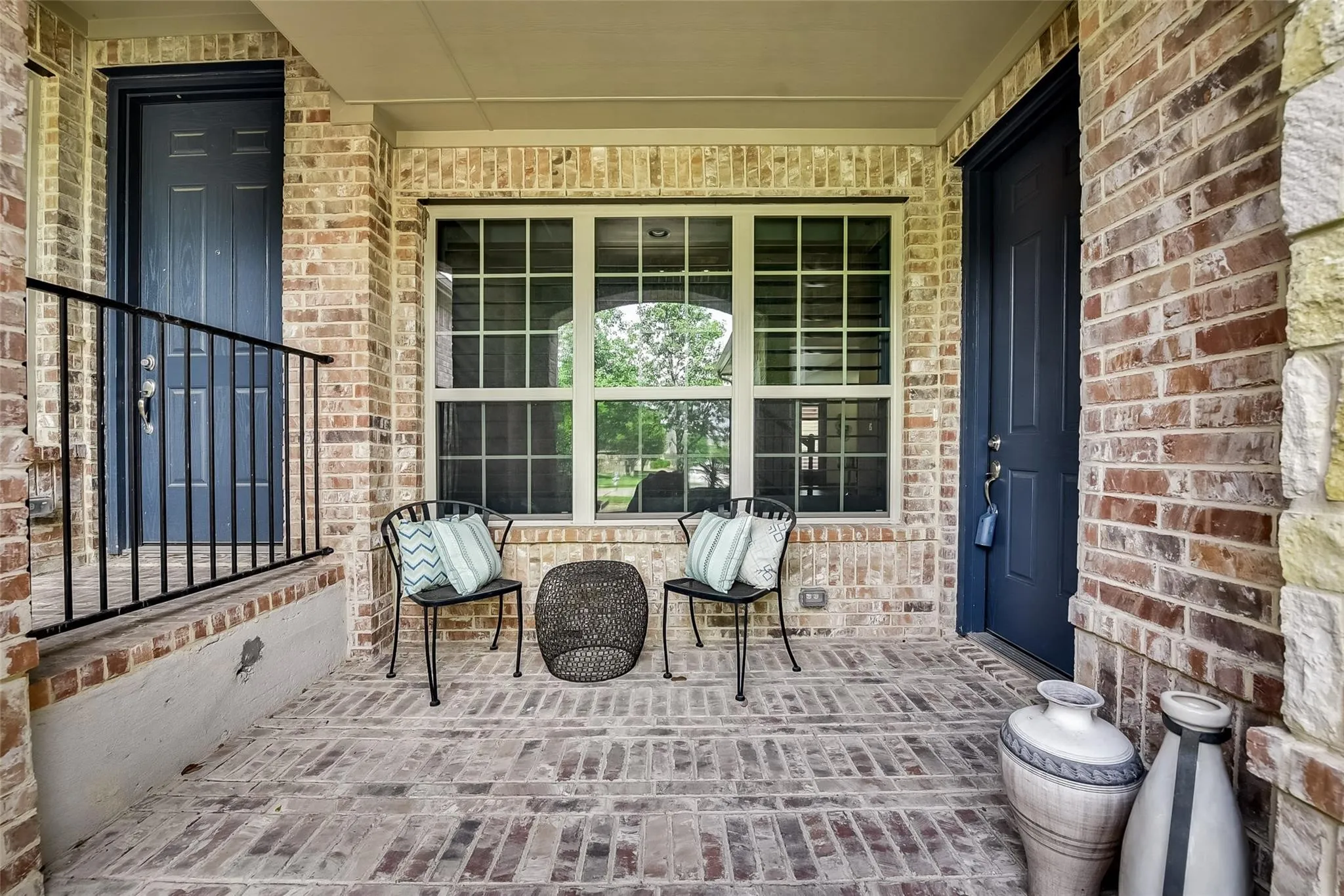 Townhouse For Sale in Dallas County , 6112 Black Swan Circle, Garland, Texas 75044, 2 Bedroom, 3 Bathroom, 3 Garage spaces, 2,139 Sqft, built in 2013, mls#21409464, Real Estate Agent in Garland, Homes For Sale in Dallas county, Homes For Sale in Garland, Realtor in Garland Texas, Real Estate Brokerage Independent Realty Texas, Luminita Cordes Realtor