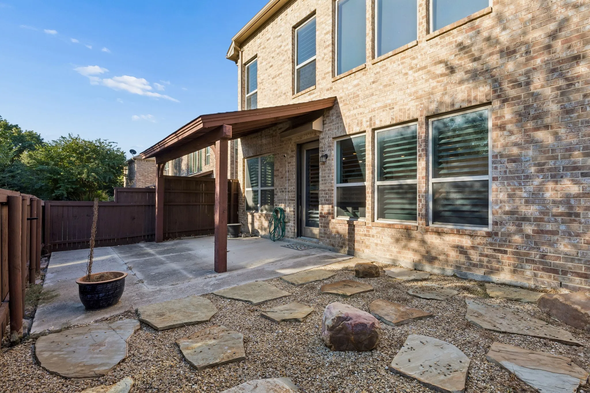 Townhouse For Sale in Dallas County , 6112 Black Swan Circle, Garland, Texas 75044, 2 Bedroom, 3 Bathroom, 3 Garage spaces, 2,139 Sqft, built in 2013, mls#21409464, Real Estate Agent in Garland, Homes For Sale in Dallas county, Homes For Sale in Garland, Realtor in Garland Texas, Real Estate Brokerage Independent Realty Texas, Luminita Cordes Realtor