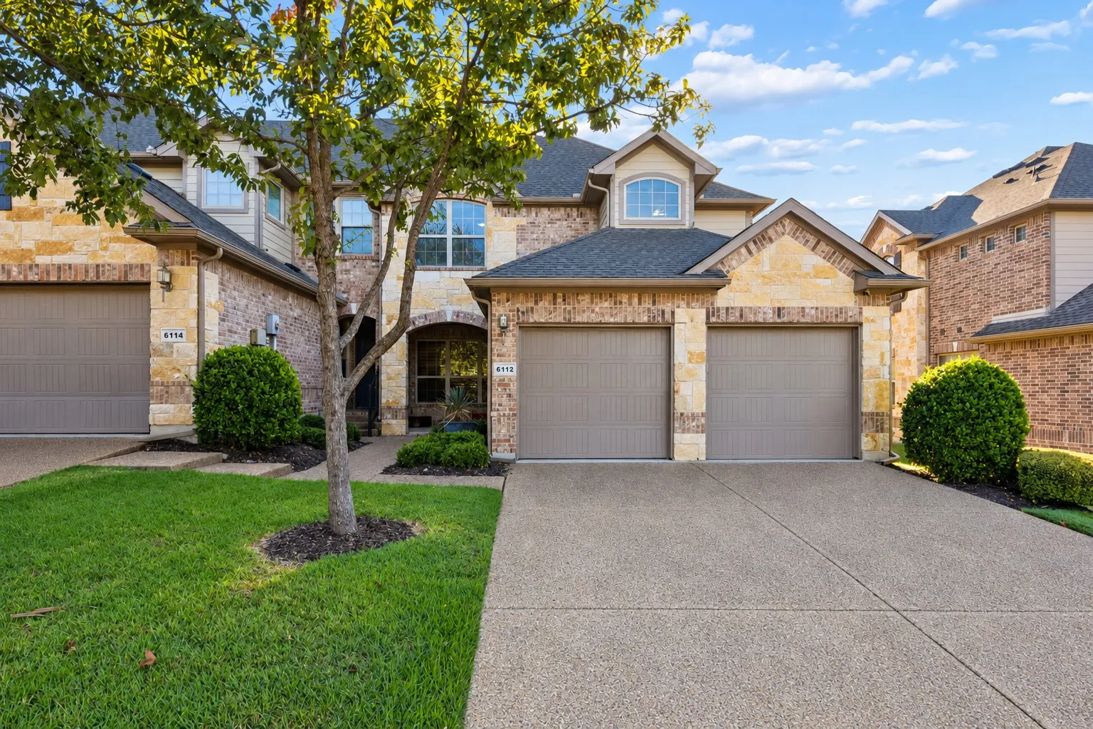 Townhouse For Sale in Dallas County , 6112 Black Swan Circle, Garland, Texas 75044, 2 Bedroom, 3 Bathroom, 3 Garage spaces, 2,139 Sqft, built in 2013, mls#21409464, Real Estate Agent in Garland, Homes For Sale in Dallas county, Homes For Sale in Garland, Realtor in Garland Texas, Real Estate Brokerage Independent Realty Texas, Luminita Cordes Realtor