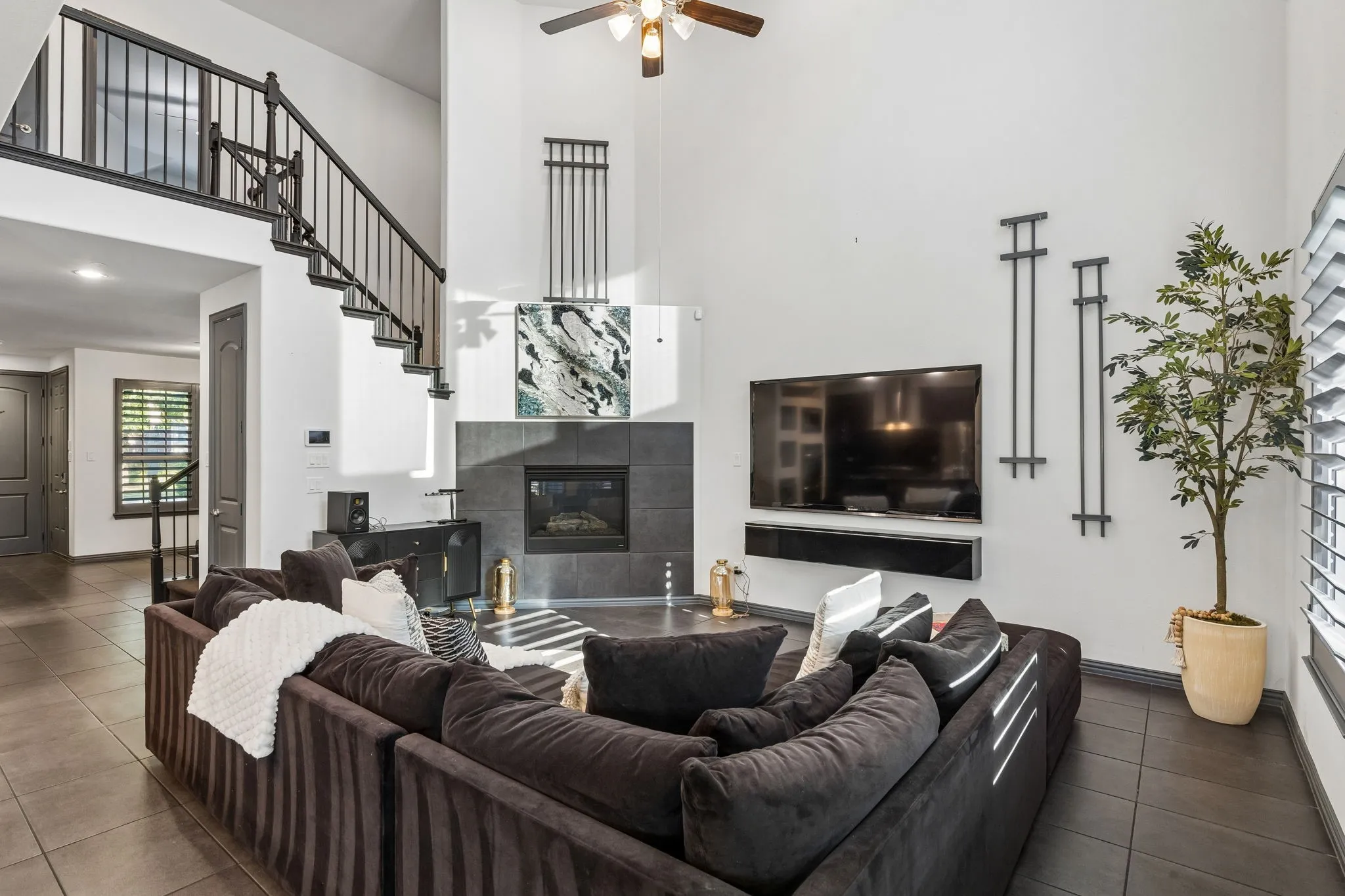 Townhouse For Sale in Dallas County , 6112 Black Swan Circle, Garland, Texas 75044, 2 Bedroom, 3 Bathroom, 3 Garage spaces, 2,139 Sqft, built in 2013, mls#21409464, Real Estate Agent in Garland, Homes For Sale in Dallas county, Homes For Sale in Garland, Realtor in Garland Texas, Real Estate Brokerage Independent Realty Texas, Luminita Cordes Realtor