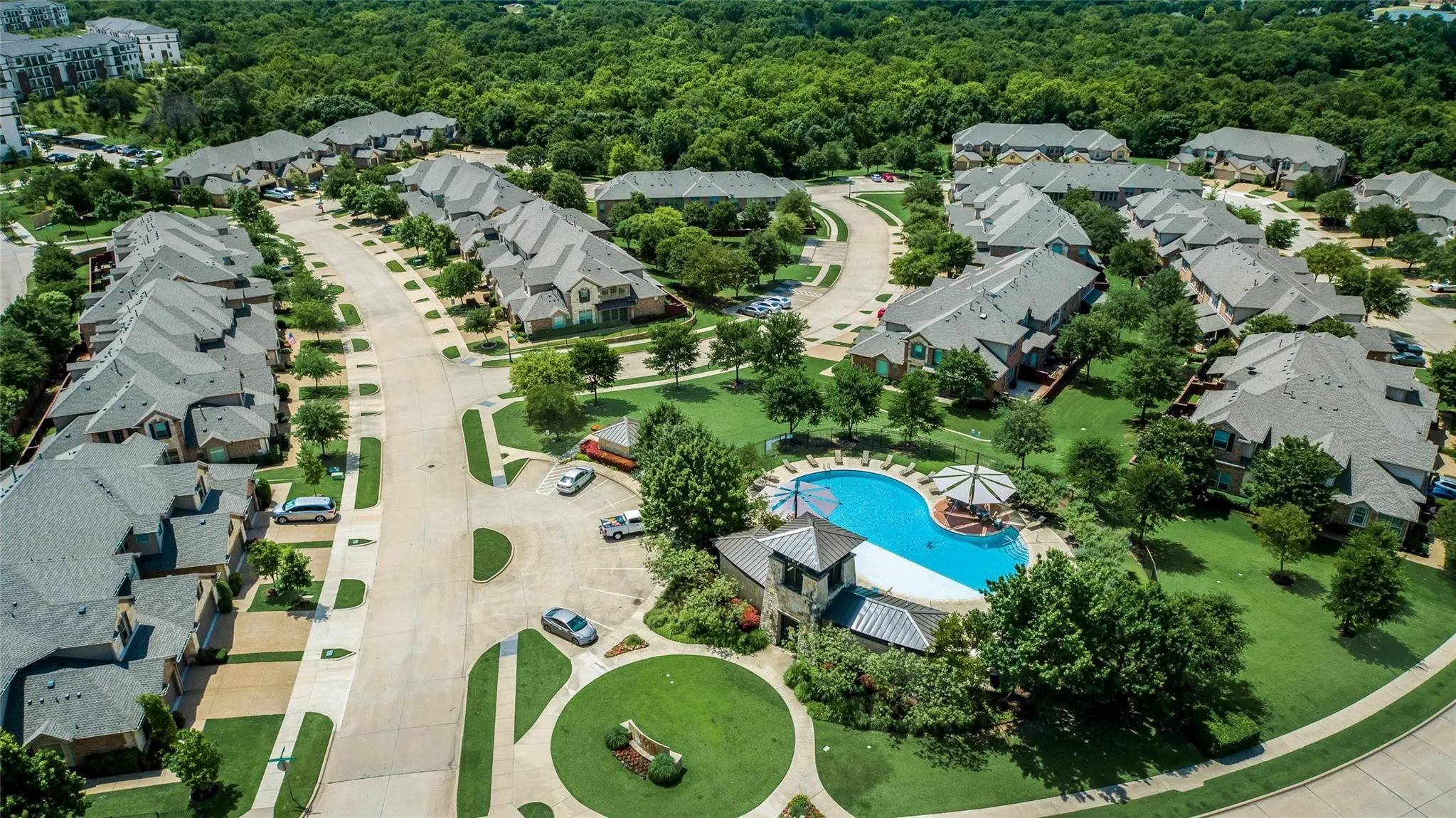Townhouse For Sale in Dallas County , 6112 Black Swan Circle, Garland, Texas 75044, 2 Bedroom, 3 Bathroom, 3 Garage spaces, 2,139 Sqft, built in 2013, mls#21409464, Real Estate Agent in Garland, Homes For Sale in Dallas county, Homes For Sale in Garland, Realtor in Garland Texas, Real Estate Brokerage Independent Realty Texas, Luminita Cordes Realtor