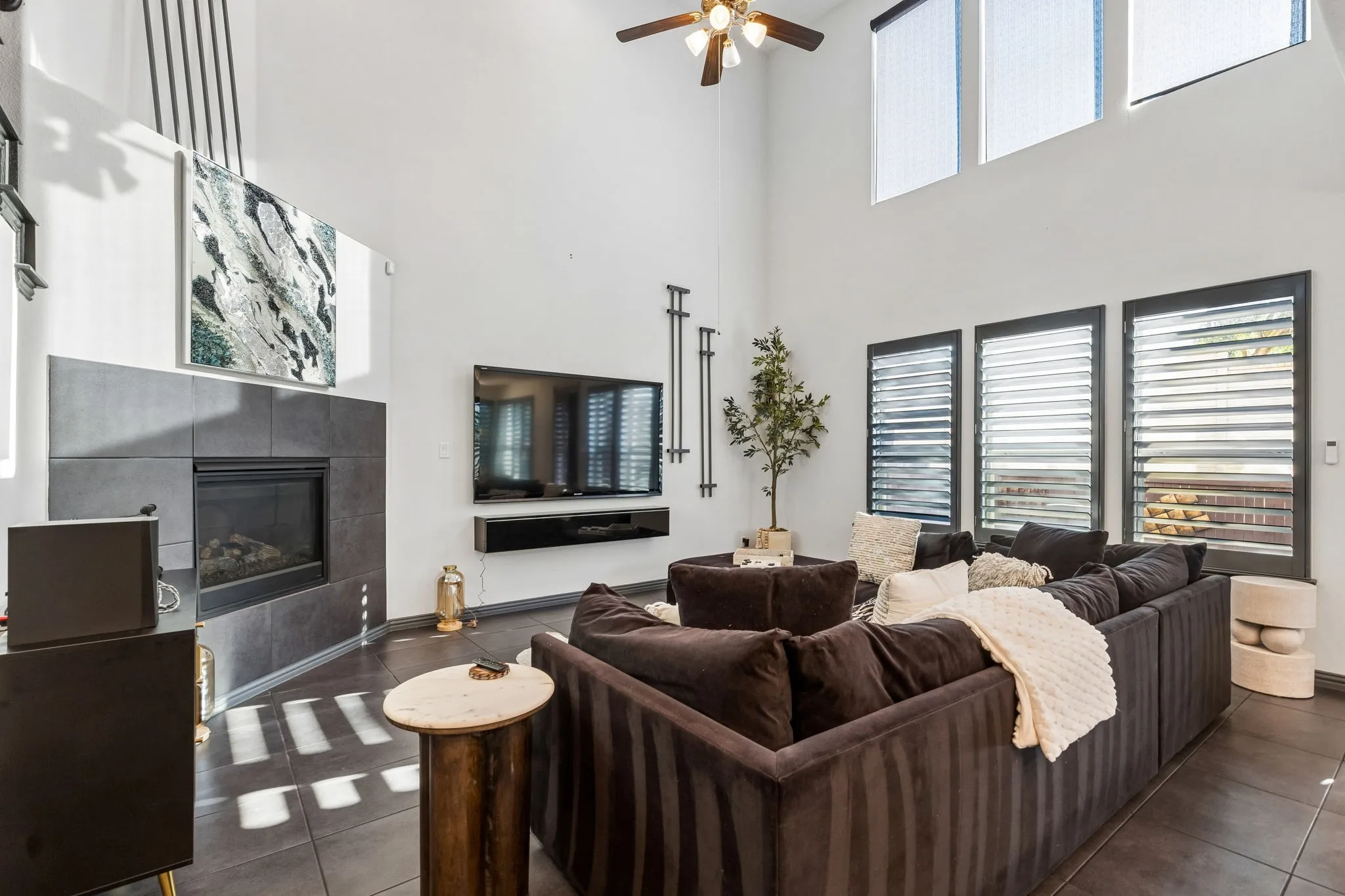 Townhouse For Sale in Dallas County , 6112 Black Swan Circle, Garland, Texas 75044, 2 Bedroom, 3 Bathroom, 3 Garage spaces, 2,139 Sqft, built in 2013, mls#21409464, Real Estate Agent in Garland, Homes For Sale in Dallas county, Homes For Sale in Garland, Realtor in Garland Texas, Real Estate Brokerage Independent Realty Texas, Luminita Cordes Realtor