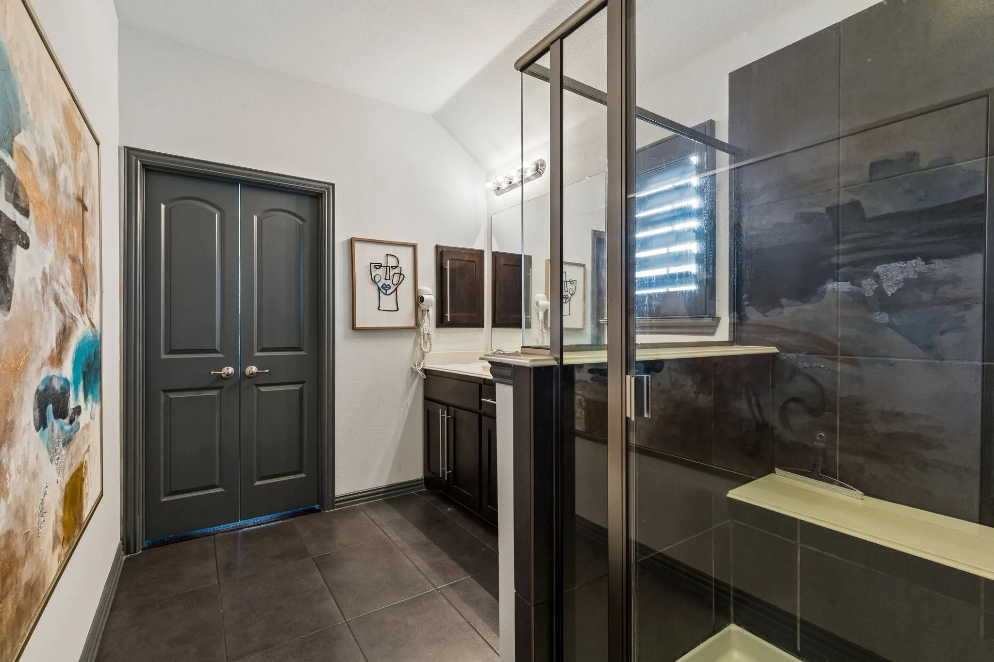 Townhouse For Sale in Dallas County , 6112 Black Swan Circle, Garland, Texas 75044, 2 Bedroom, 3 Bathroom, 3 Garage spaces, 2,139 Sqft, built in 2013, mls#21409464, Real Estate Agent in Garland, Homes For Sale in Dallas county, Homes For Sale in Garland, Realtor in Garland Texas, Real Estate Brokerage Independent Realty Texas, Luminita Cordes Realtor