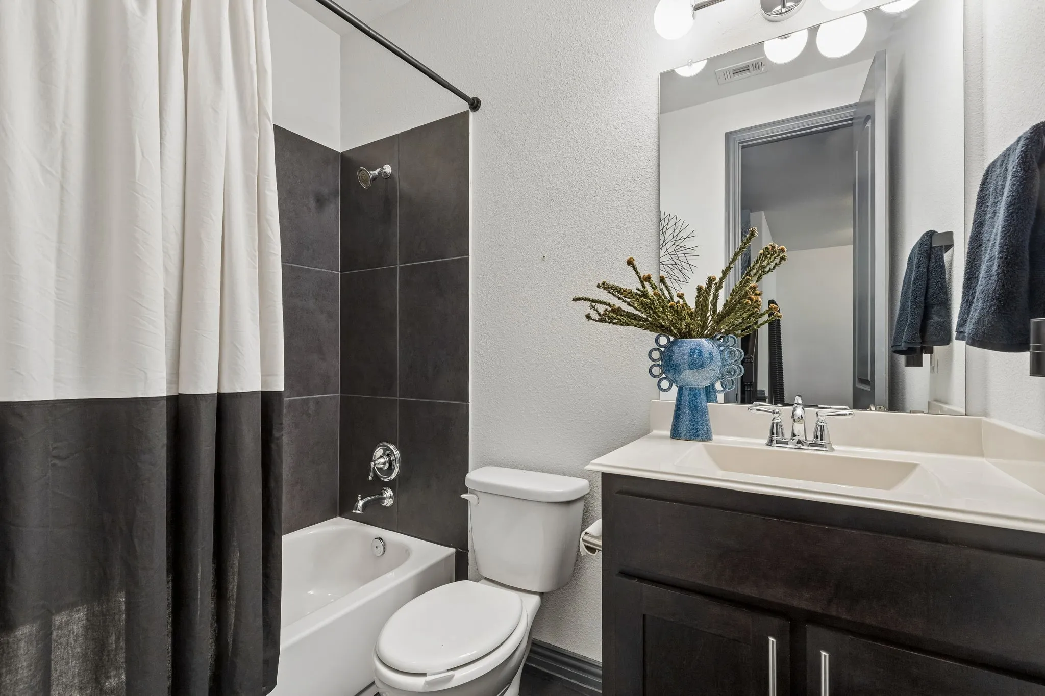 Townhouse For Sale in Dallas County , 6112 Black Swan Circle, Garland, Texas 75044, 2 Bedroom, 3 Bathroom, 3 Garage spaces, 2,139 Sqft, built in 2013, mls#21409464, Real Estate Agent in Garland, Homes For Sale in Dallas county, Homes For Sale in Garland, Realtor in Garland Texas, Real Estate Brokerage Independent Realty Texas, Luminita Cordes Realtor