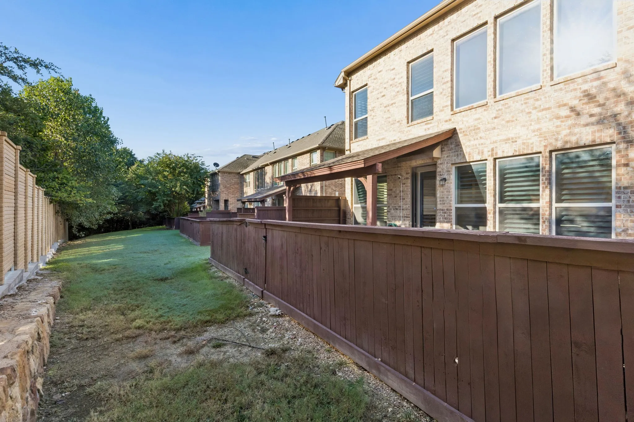 Townhouse For Sale in Dallas County , 6112 Black Swan Circle, Garland, Texas 75044, 2 Bedroom, 3 Bathroom, 3 Garage spaces, 2,139 Sqft, built in 2013, mls#21409464, Real Estate Agent in Garland, Homes For Sale in Dallas county, Homes For Sale in Garland, Realtor in Garland Texas, Real Estate Brokerage Independent Realty Texas, Luminita Cordes Realtor
