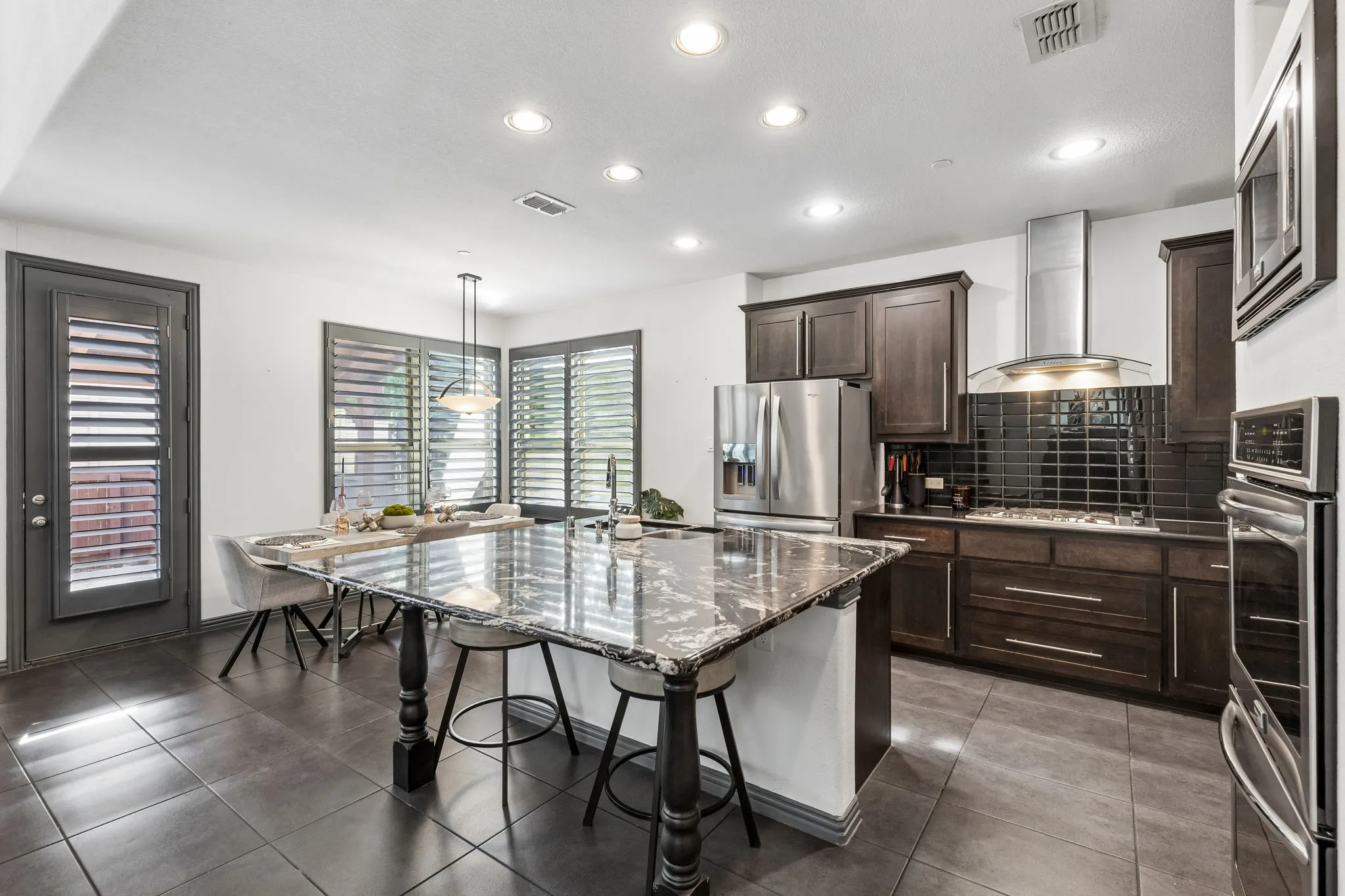 Townhouse For Sale in Dallas County , 6112 Black Swan Circle, Garland, Texas 75044, 2 Bedroom, 3 Bathroom, 3 Garage spaces, 2,139 Sqft, built in 2013, mls#21409464, Real Estate Agent in Garland, Homes For Sale in Dallas county, Homes For Sale in Garland, Realtor in Garland Texas, Real Estate Brokerage Independent Realty Texas, Luminita Cordes Realtor