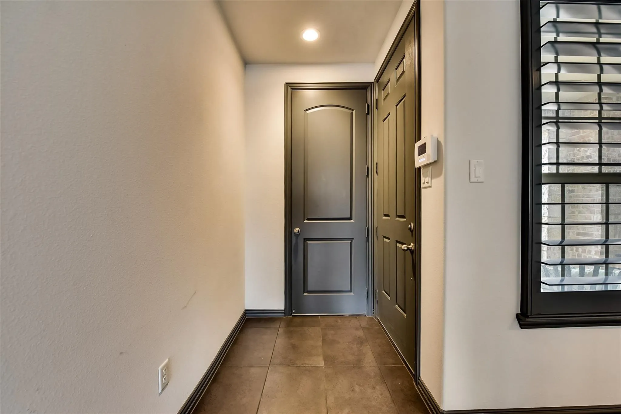 Townhouse For Sale in Dallas County , 6112 Black Swan Circle, Garland, Texas 75044, 2 Bedroom, 3 Bathroom, 3 Garage spaces, 2,139 Sqft, built in 2013, mls#21409464, Real Estate Agent in Garland, Homes For Sale in Dallas county, Homes For Sale in Garland, Realtor in Garland Texas, Real Estate Brokerage Independent Realty Texas, Luminita Cordes Realtor