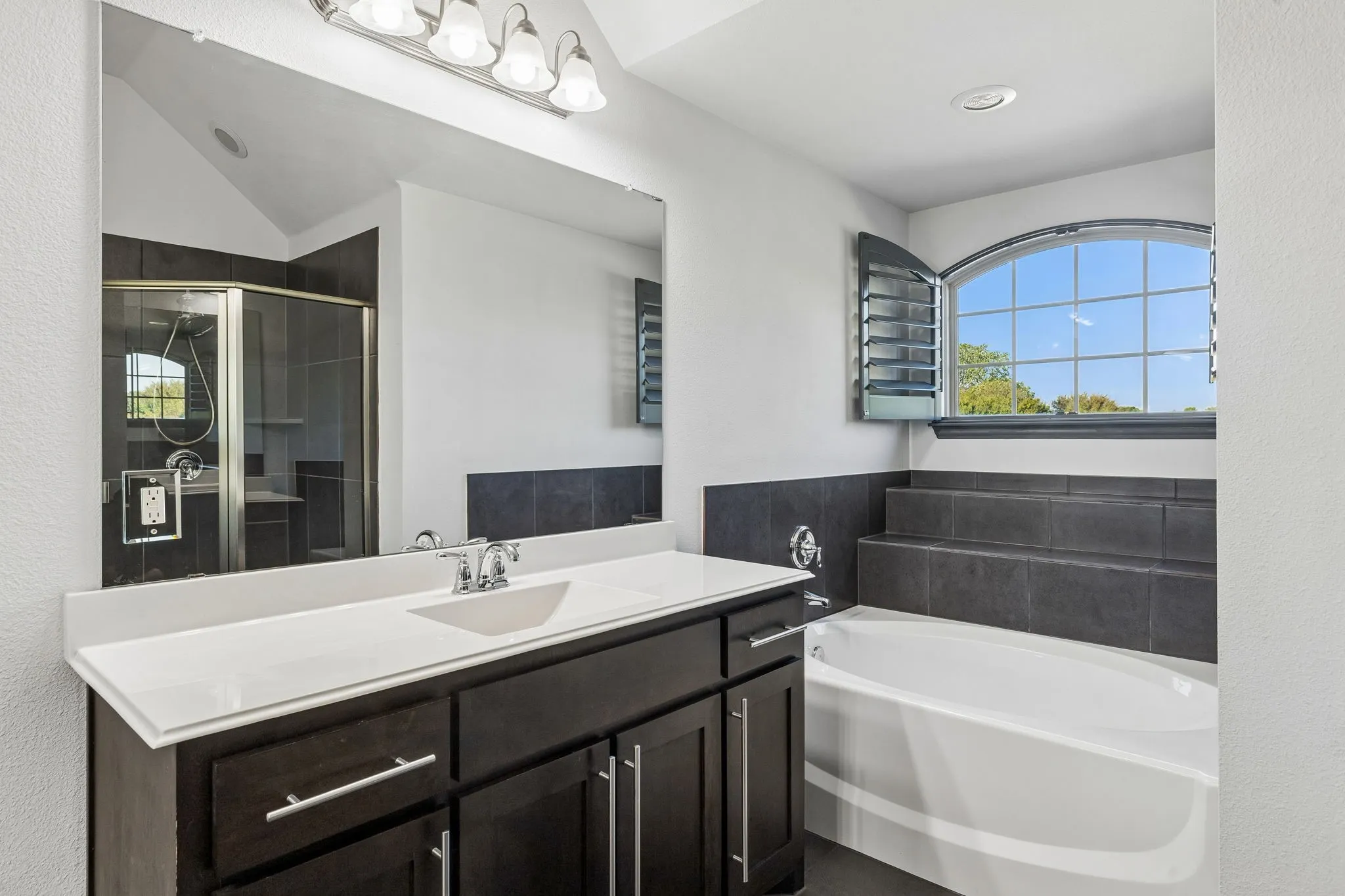 Townhouse For Sale in Dallas County , 6112 Black Swan Circle, Garland, Texas 75044, 2 Bedroom, 3 Bathroom, 3 Garage spaces, 2,139 Sqft, built in 2013, mls#21409464, Real Estate Agent in Garland, Homes For Sale in Dallas county, Homes For Sale in Garland, Realtor in Garland Texas, Real Estate Brokerage Independent Realty Texas, Luminita Cordes Realtor