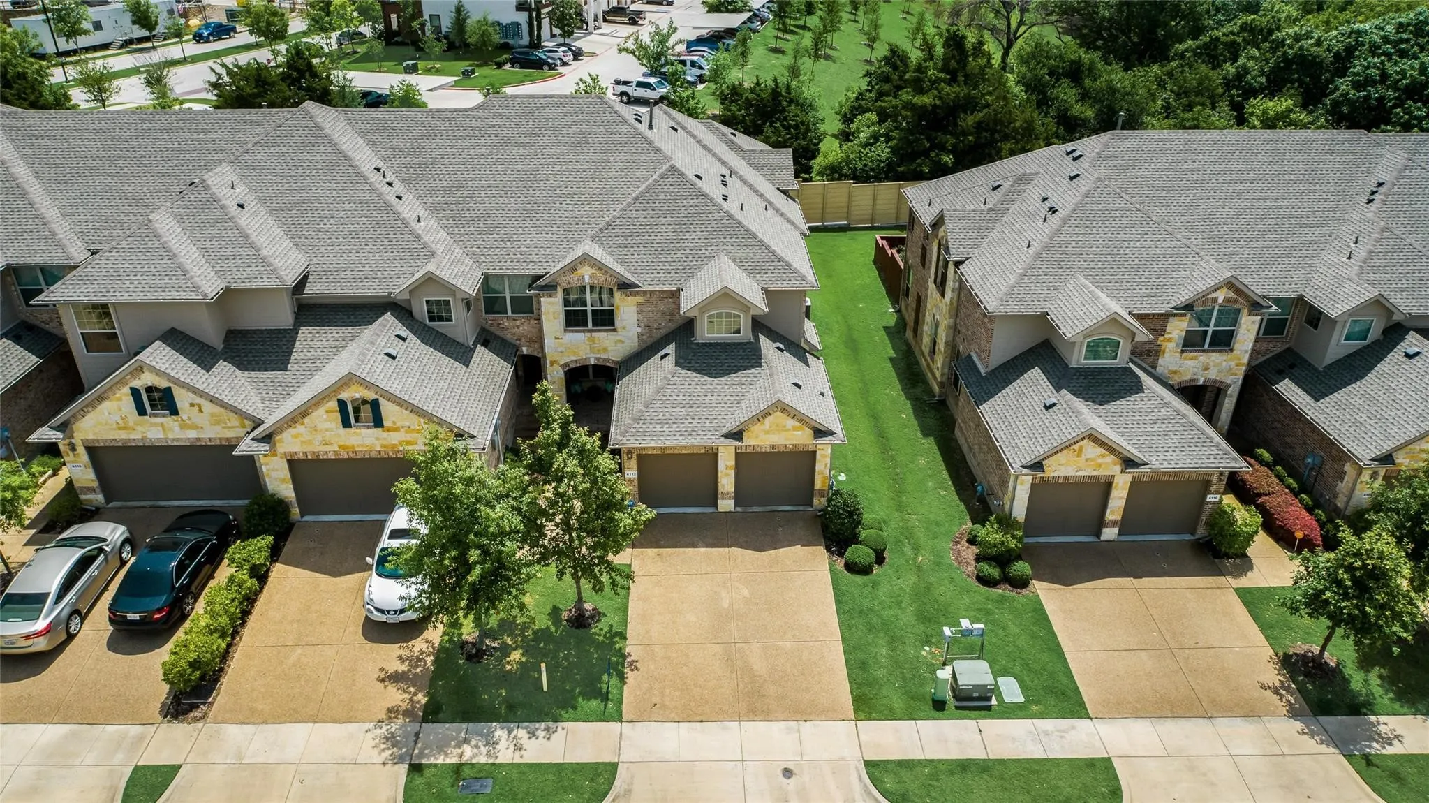 Townhouse For Sale in Dallas County , 6112 Black Swan Circle, Garland, Texas 75044, 2 Bedroom, 3 Bathroom, 3 Garage spaces, 2,139 Sqft, built in 2013, mls#21409464, Real Estate Agent in Garland, Homes For Sale in Dallas county, Homes For Sale in Garland, Realtor in Garland Texas, Real Estate Brokerage Independent Realty Texas, Luminita Cordes Realtor