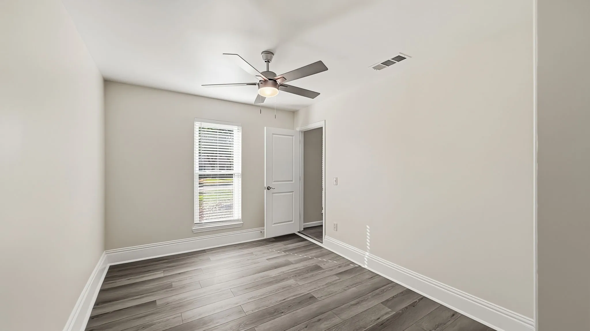 Single Family Residence For Rent in Dallas County , 920 Carom Way, Dallas, Texas 75217, 3 Bedroom, 1 Bathroom, Garage spaces, 1,174 Sqft, built in 1984, mls#21408759, Real Estate Agent in Dallas, Homes For Rent in Dallas county, Homes For Rent in Dallas, Realtor in Dallas Texas, Real Estate Brokerage Independent Realty Texas, Luminita Cordes Realtor