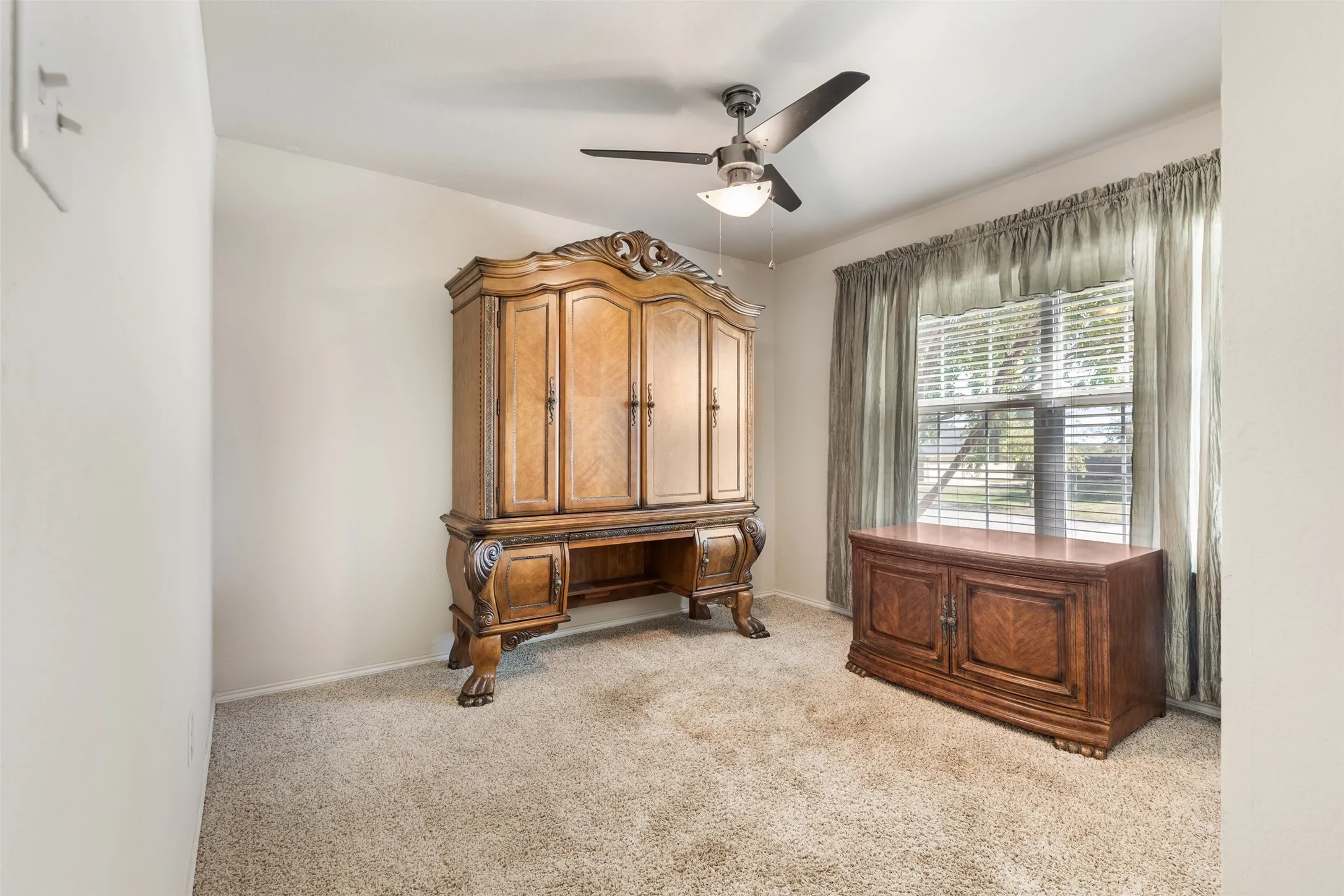 Single Family Residence For Sale in Grayson County , 602 Seasons W, Sherman, Texas 75092, 4 Bedroom, 2 Bathroom, 3 Garage spaces, 1,931 Sqft, built in 2013, mls#21400105, Real Estate Agent in Sherman, Homes For Sale in Grayson county, Homes For Sale in Sherman, Realtor in Sherman Texas, Real Estate Brokerage Independent Realty Texas, Luminita Cordes Realtor
