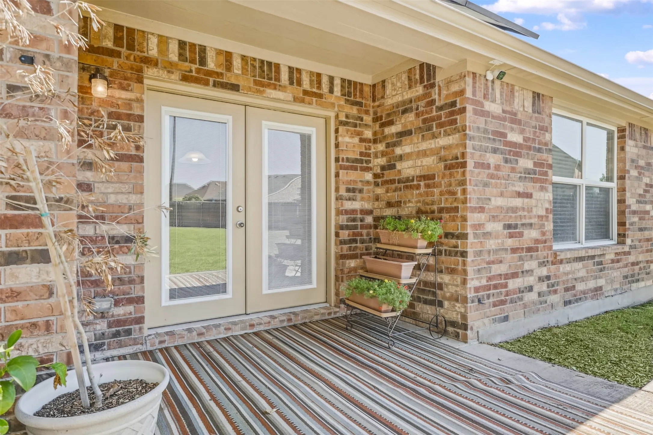 Single Family Residence For Sale in Grayson County , 602 Seasons W, Sherman, Texas 75092, 4 Bedroom, 2 Bathroom, 3 Garage spaces, 1,931 Sqft, built in 2013, mls#21400105, Real Estate Agent in Sherman, Homes For Sale in Grayson county, Homes For Sale in Sherman, Realtor in Sherman Texas, Real Estate Brokerage Independent Realty Texas, Luminita Cordes Realtor