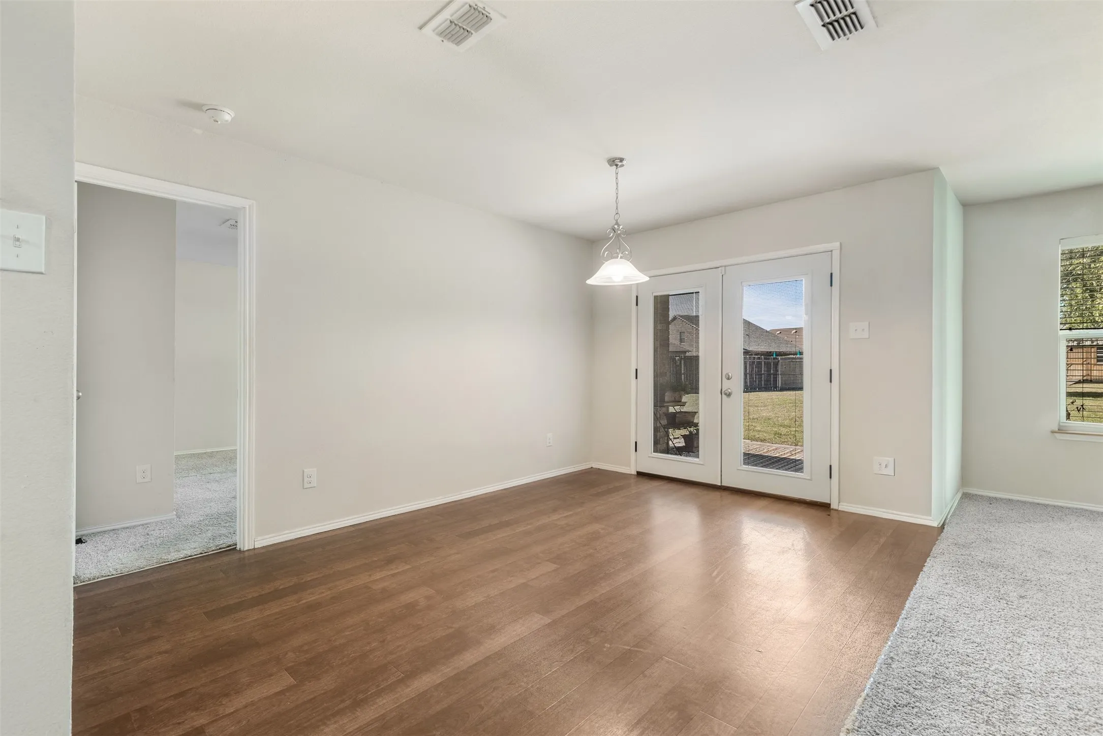 Single Family Residence For Sale in Grayson County , 602 Seasons W, Sherman, Texas 75092, 4 Bedroom, 2 Bathroom, 3 Garage spaces, 1,931 Sqft, built in 2013, mls#21400105, Real Estate Agent in Sherman, Homes For Sale in Grayson county, Homes For Sale in Sherman, Realtor in Sherman Texas, Real Estate Brokerage Independent Realty Texas, Luminita Cordes Realtor