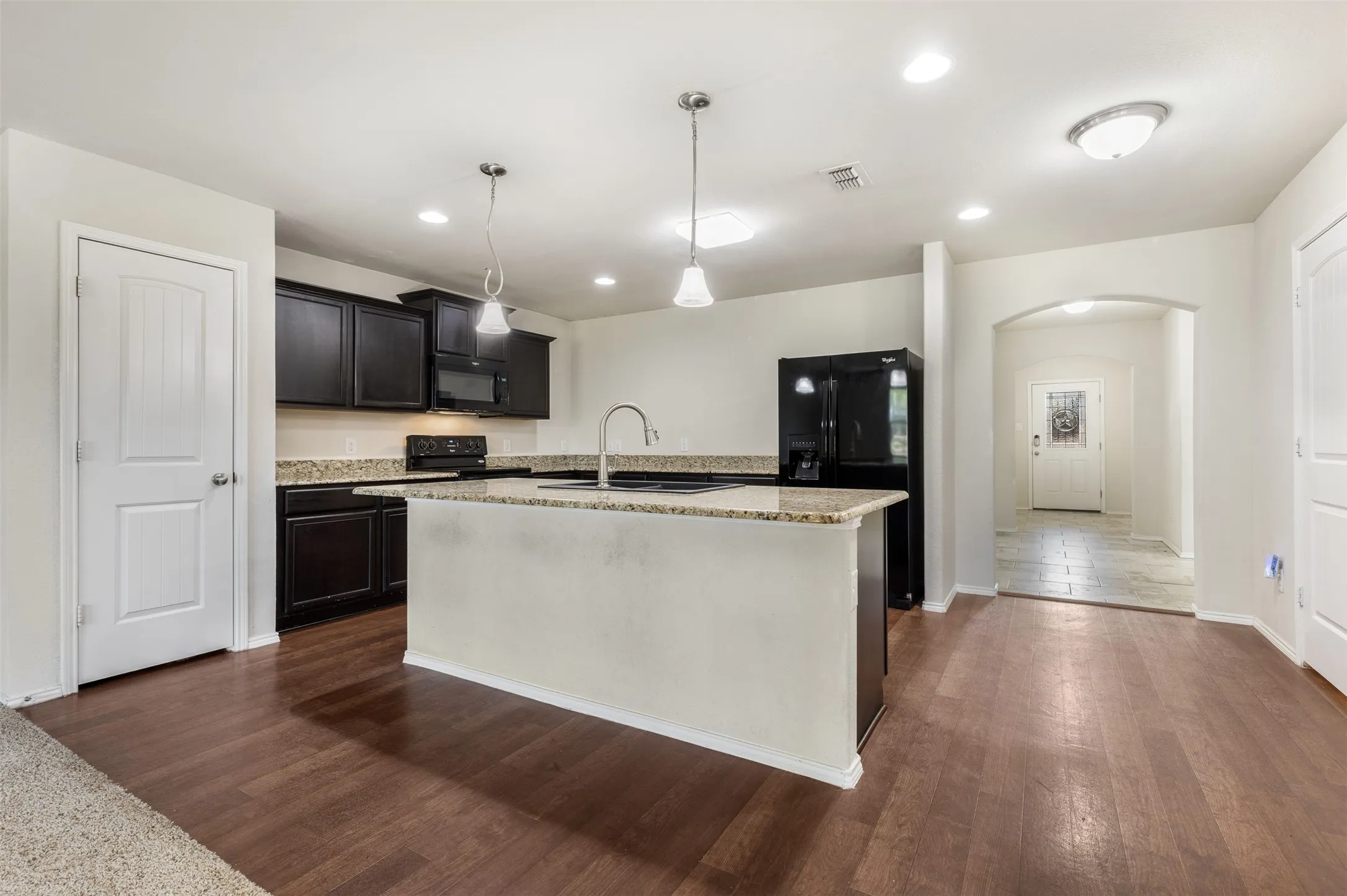 Single Family Residence For Sale in Grayson County , 602 Seasons W, Sherman, Texas 75092, 4 Bedroom, 2 Bathroom, 3 Garage spaces, 1,931 Sqft, built in 2013, mls#21400105, Real Estate Agent in Sherman, Homes For Sale in Grayson county, Homes For Sale in Sherman, Realtor in Sherman Texas, Real Estate Brokerage Independent Realty Texas, Luminita Cordes Realtor