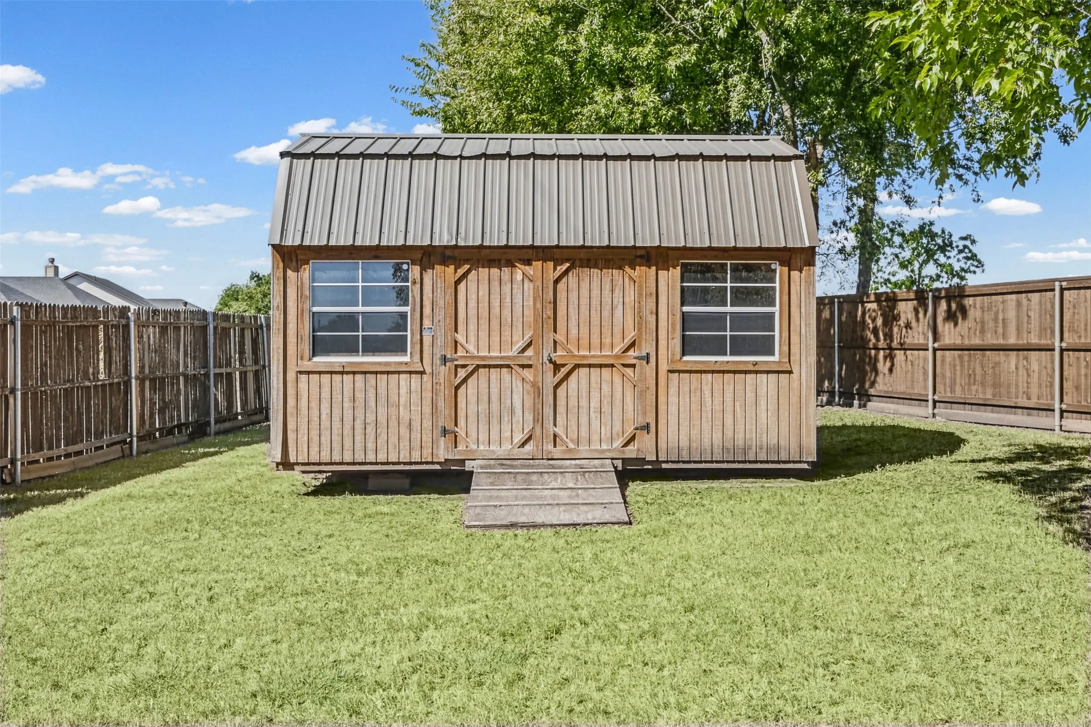 Single Family Residence For Sale in Grayson County , 602 Seasons W, Sherman, Texas 75092, 4 Bedroom, 2 Bathroom, 3 Garage spaces, 1,931 Sqft, built in 2013, mls#21400105, Real Estate Agent in Sherman, Homes For Sale in Grayson county, Homes For Sale in Sherman, Realtor in Sherman Texas, Real Estate Brokerage Independent Realty Texas, Luminita Cordes Realtor