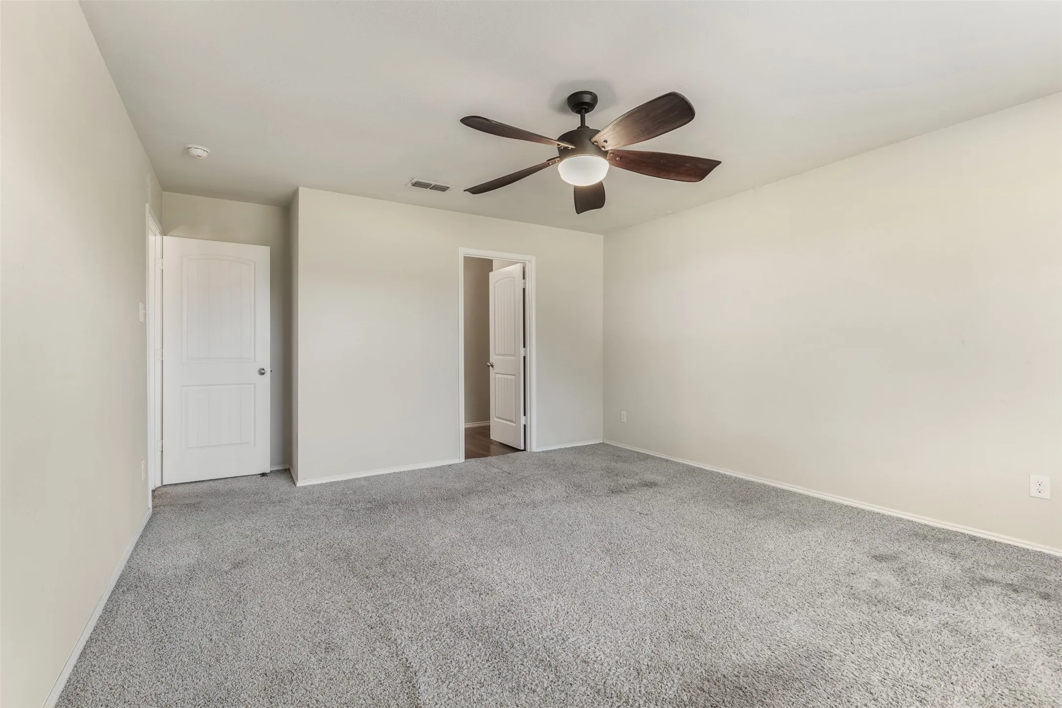 Single Family Residence For Sale in Grayson County , 602 Seasons W, Sherman, Texas 75092, 4 Bedroom, 2 Bathroom, 3 Garage spaces, 1,931 Sqft, built in 2013, mls#21400105, Real Estate Agent in Sherman, Homes For Sale in Grayson county, Homes For Sale in Sherman, Realtor in Sherman Texas, Real Estate Brokerage Independent Realty Texas, Luminita Cordes Realtor