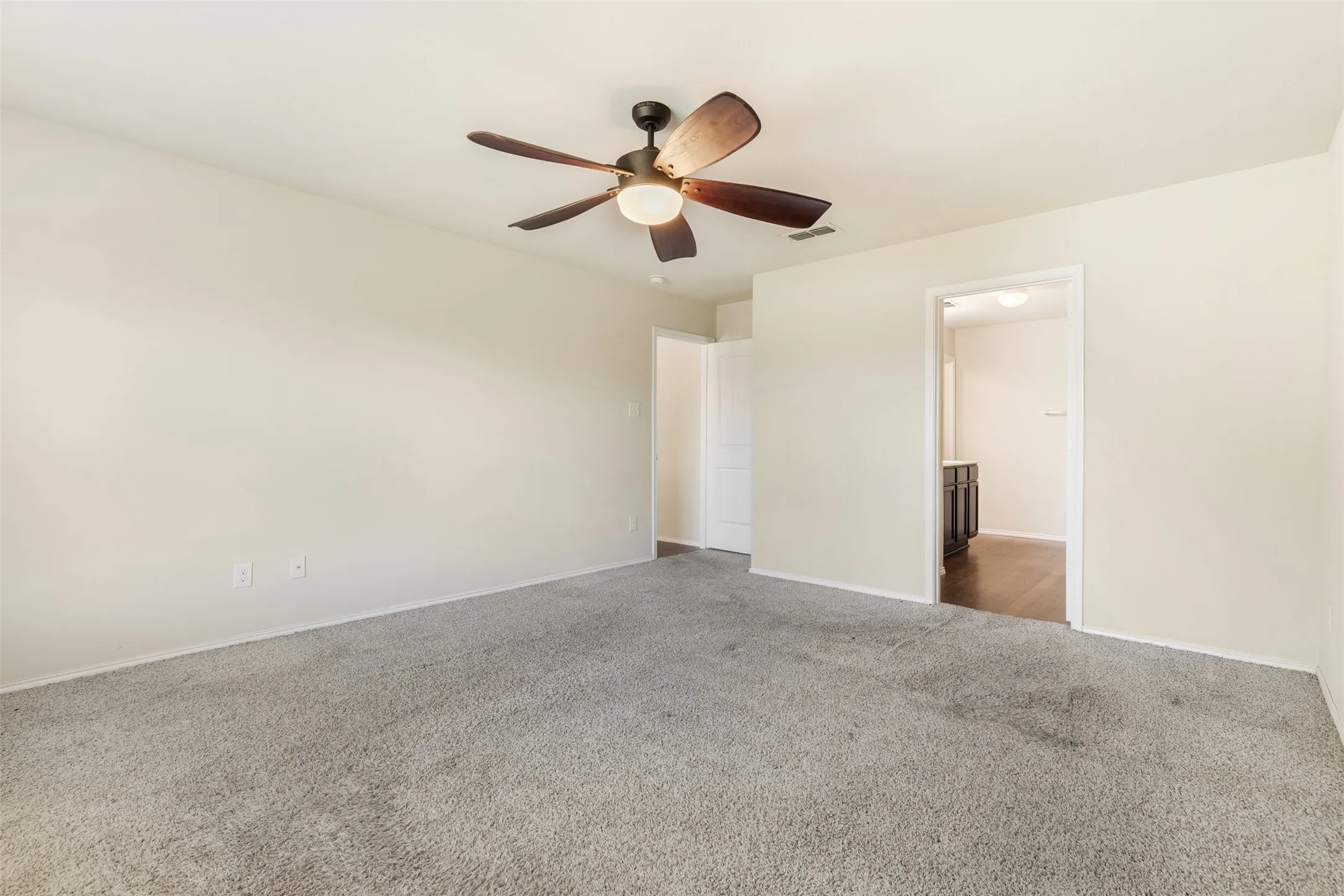 Single Family Residence For Sale in Grayson County , 602 Seasons W, Sherman, Texas 75092, 4 Bedroom, 2 Bathroom, 3 Garage spaces, 1,931 Sqft, built in 2013, mls#21400105, Real Estate Agent in Sherman, Homes For Sale in Grayson county, Homes For Sale in Sherman, Realtor in Sherman Texas, Real Estate Brokerage Independent Realty Texas, Luminita Cordes Realtor