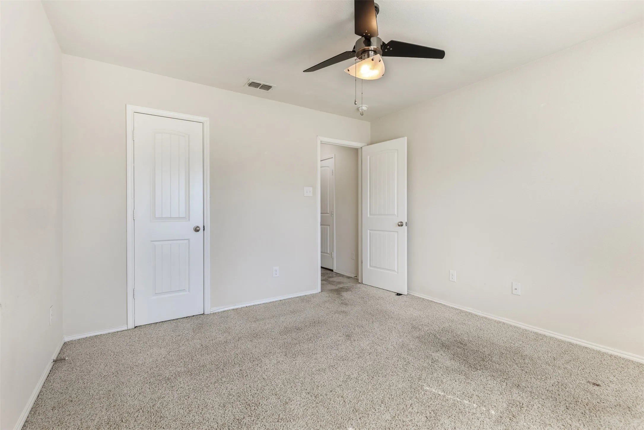 Single Family Residence For Sale in Grayson County , 602 Seasons W, Sherman, Texas 75092, 4 Bedroom, 2 Bathroom, 3 Garage spaces, 1,931 Sqft, built in 2013, mls#21400105, Real Estate Agent in Sherman, Homes For Sale in Grayson county, Homes For Sale in Sherman, Realtor in Sherman Texas, Real Estate Brokerage Independent Realty Texas, Luminita Cordes Realtor