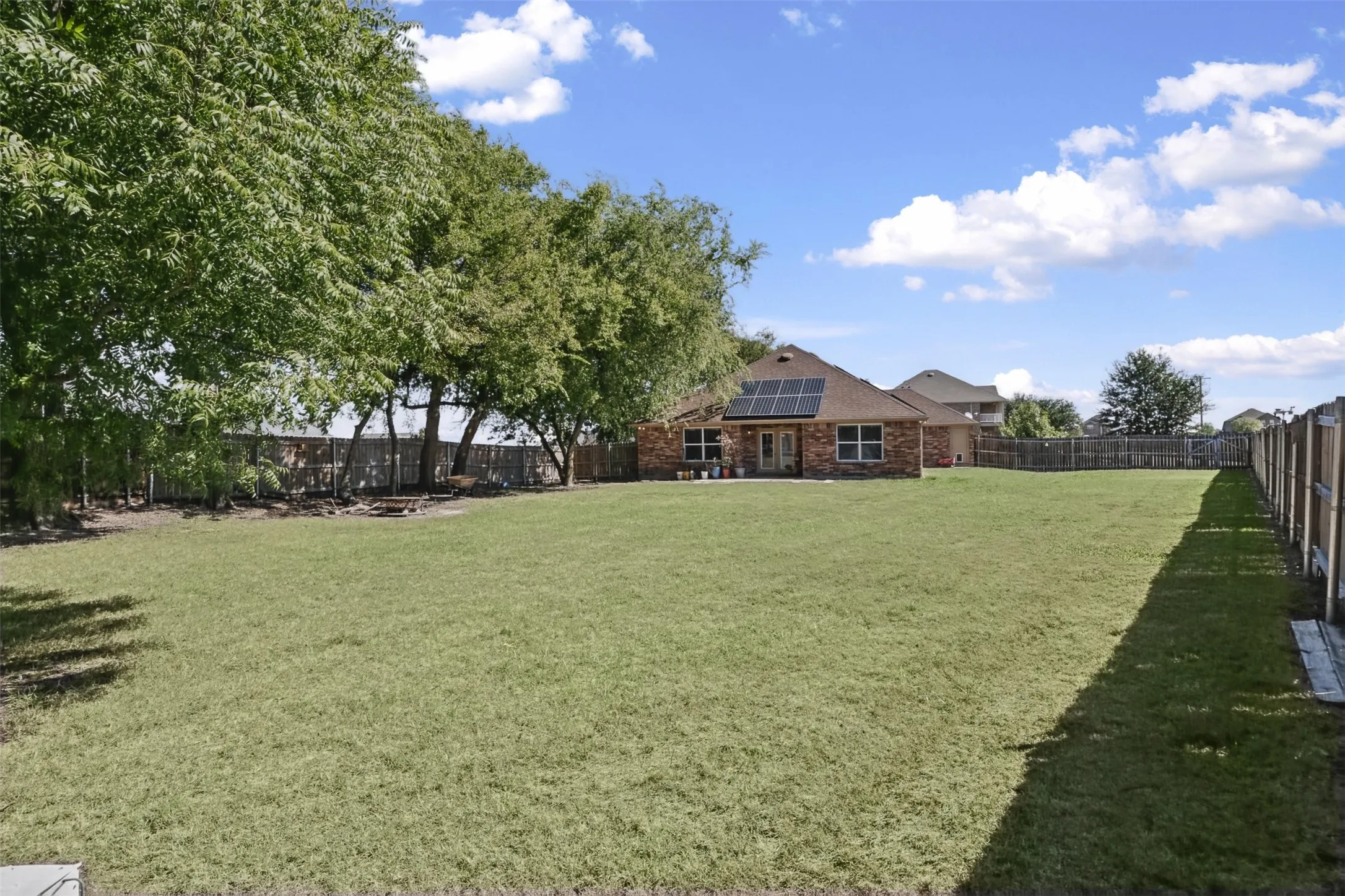 Single Family Residence For Sale in Grayson County , 602 Seasons W, Sherman, Texas 75092, 4 Bedroom, 2 Bathroom, 3 Garage spaces, 1,931 Sqft, built in 2013, mls#21400105, Real Estate Agent in Sherman, Homes For Sale in Grayson county, Homes For Sale in Sherman, Realtor in Sherman Texas, Real Estate Brokerage Independent Realty Texas, Luminita Cordes Realtor