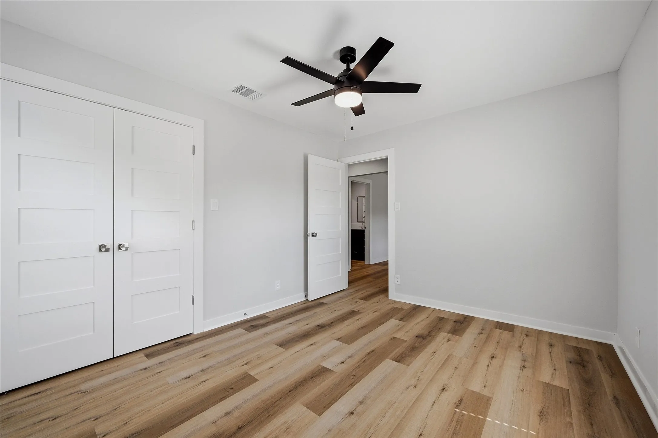 Single Family Residence For Rent in Grayson County , 703 E Sears Street, Denison, Texas 75021, 2 Bedroom, 1 Bathroom, Garage spaces, 1,040 Sqft, built in 1981, mls#21408864, Real Estate Agent in Denison, Homes For Rent in Grayson county, Homes For Rent in Denison, Realtor in Denison Texas, Real Estate Brokerage Independent Realty Texas, Luminita Cordes Realtor