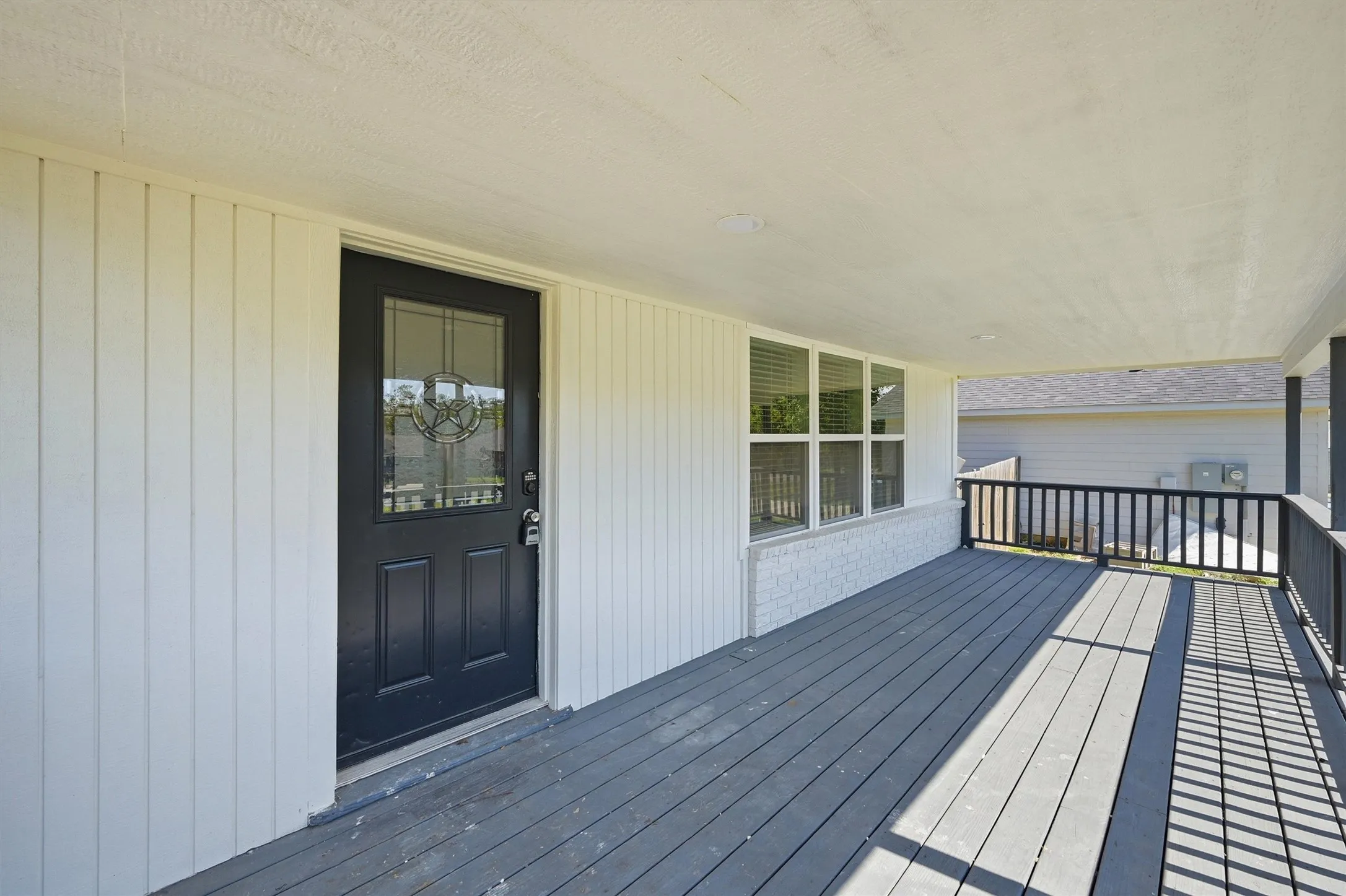 Single Family Residence For Rent in Grayson County , 703 E Sears Street, Denison, Texas 75021, 2 Bedroom, 1 Bathroom, Garage spaces, 1,040 Sqft, built in 1981, mls#21408864, Real Estate Agent in Denison, Homes For Rent in Grayson county, Homes For Rent in Denison, Realtor in Denison Texas, Real Estate Brokerage Independent Realty Texas, Luminita Cordes Realtor