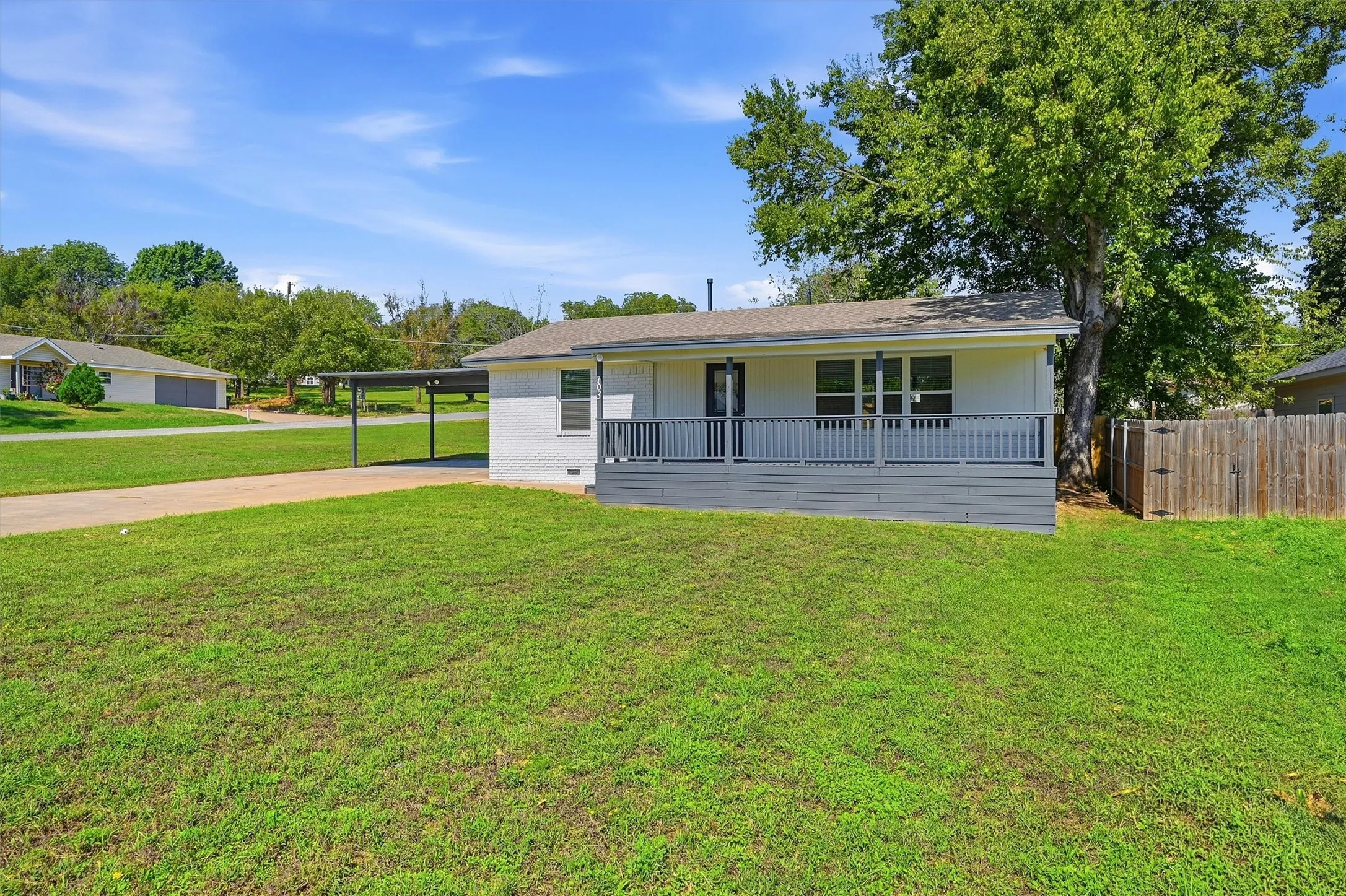 Single Family Residence For Rent in Grayson County , 703 E Sears Street, Denison, Texas 75021, 2 Bedroom, 1 Bathroom, Garage spaces, 1,040 Sqft, built in 1981, mls#21408864, Real Estate Agent in Denison, Homes For Rent in Grayson county, Homes For Rent in Denison, Realtor in Denison Texas, Real Estate Brokerage Independent Realty Texas, Luminita Cordes Realtor