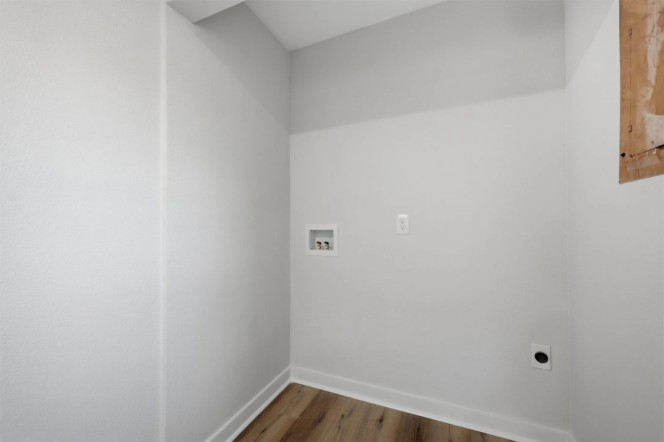 Single Family Residence For Rent in Grayson County , 703 E Sears Street, Denison, Texas 75021, 2 Bedroom, 1 Bathroom, Garage spaces, 1,040 Sqft, built in 1981, mls#21408864, Real Estate Agent in Denison, Homes For Rent in Grayson county, Homes For Rent in Denison, Realtor in Denison Texas, Real Estate Brokerage Independent Realty Texas, Luminita Cordes Realtor