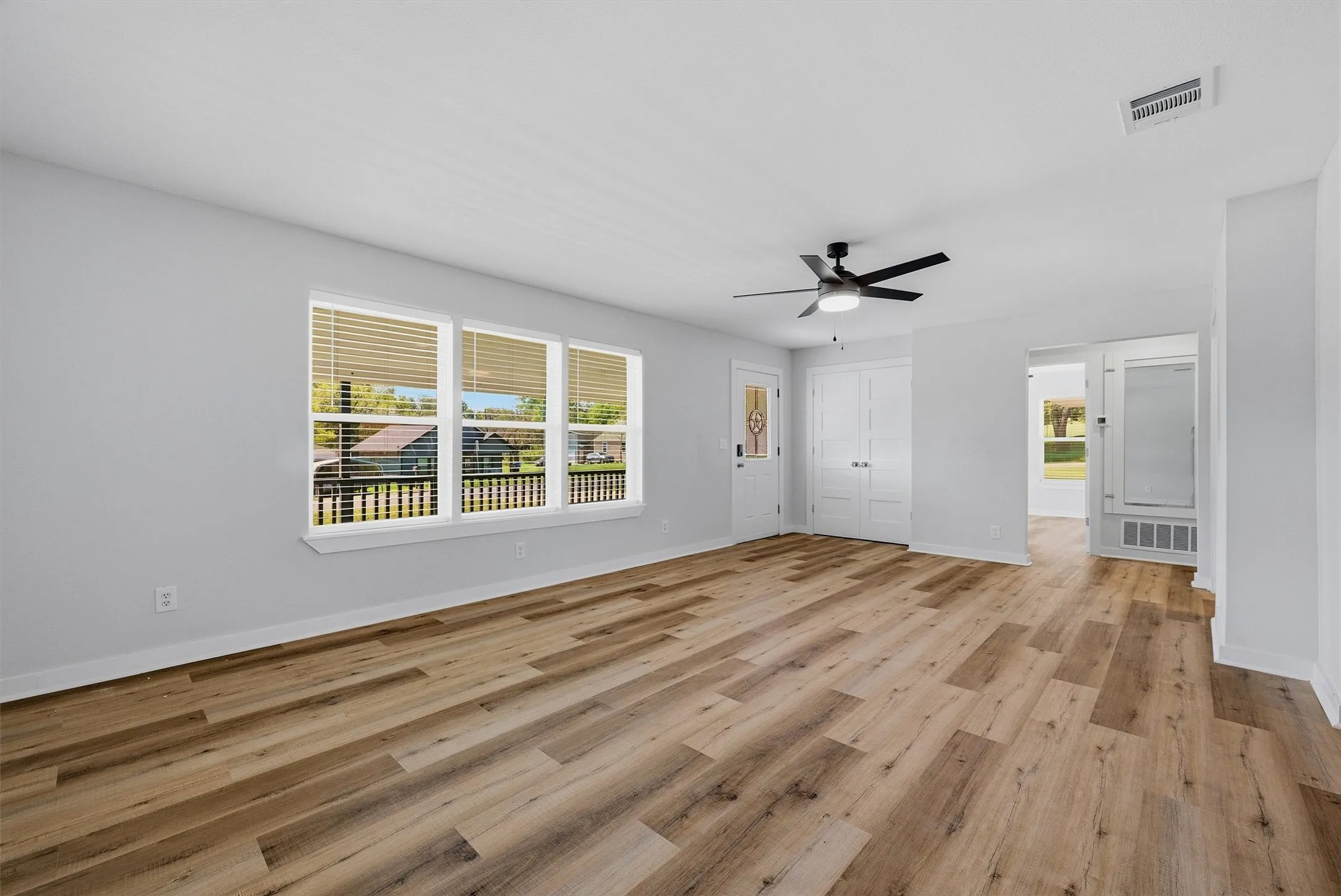 Single Family Residence For Rent in Grayson County , 703 E Sears Street, Denison, Texas 75021, 2 Bedroom, 1 Bathroom, Garage spaces, 1,040 Sqft, built in 1981, mls#21408864, Real Estate Agent in Denison, Homes For Rent in Grayson county, Homes For Rent in Denison, Realtor in Denison Texas, Real Estate Brokerage Independent Realty Texas, Luminita Cordes Realtor