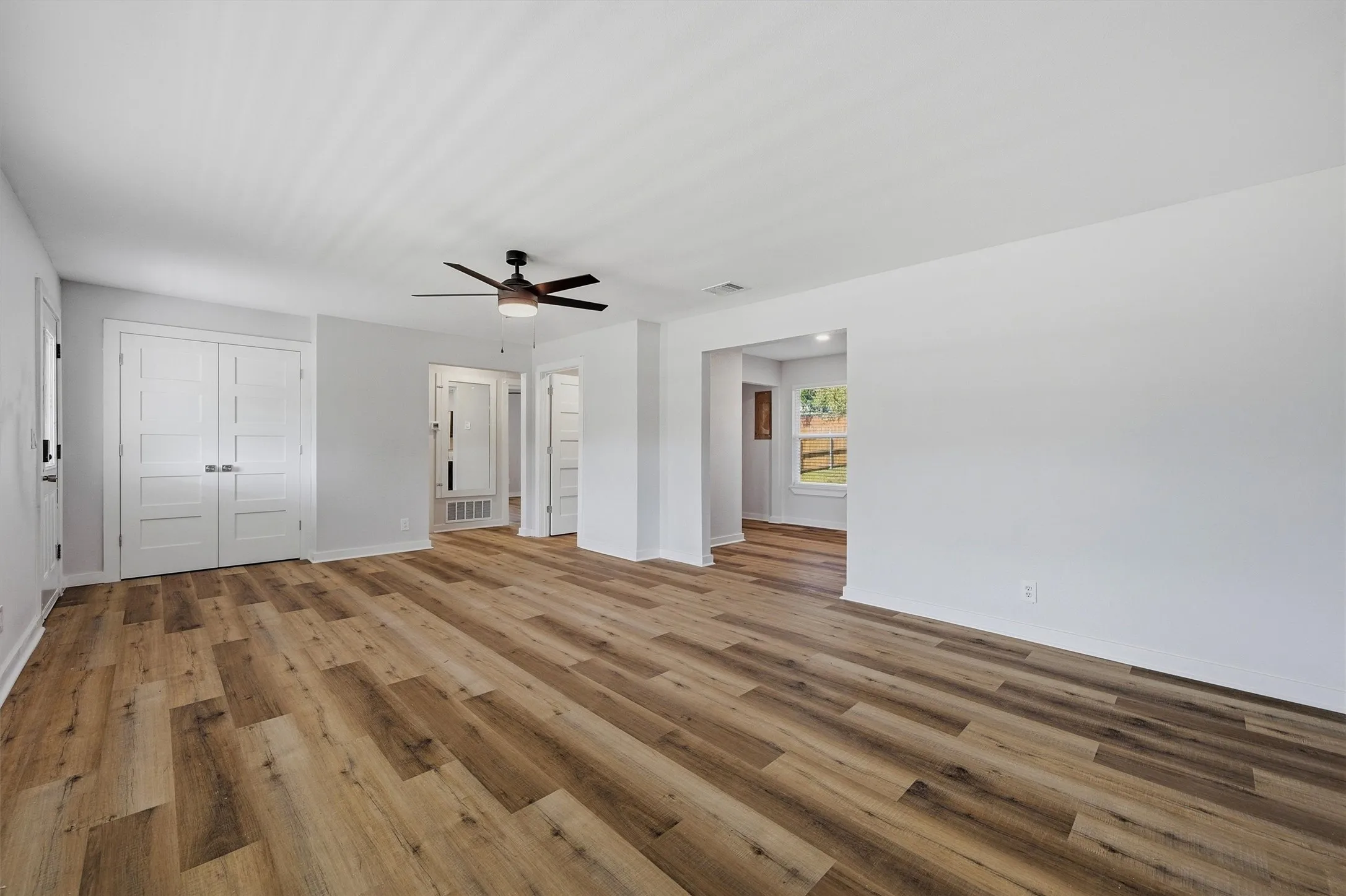 Single Family Residence For Rent in Grayson County , 703 E Sears Street, Denison, Texas 75021, 2 Bedroom, 1 Bathroom, Garage spaces, 1,040 Sqft, built in 1981, mls#21408864, Real Estate Agent in Denison, Homes For Rent in Grayson county, Homes For Rent in Denison, Realtor in Denison Texas, Real Estate Brokerage Independent Realty Texas, Luminita Cordes Realtor