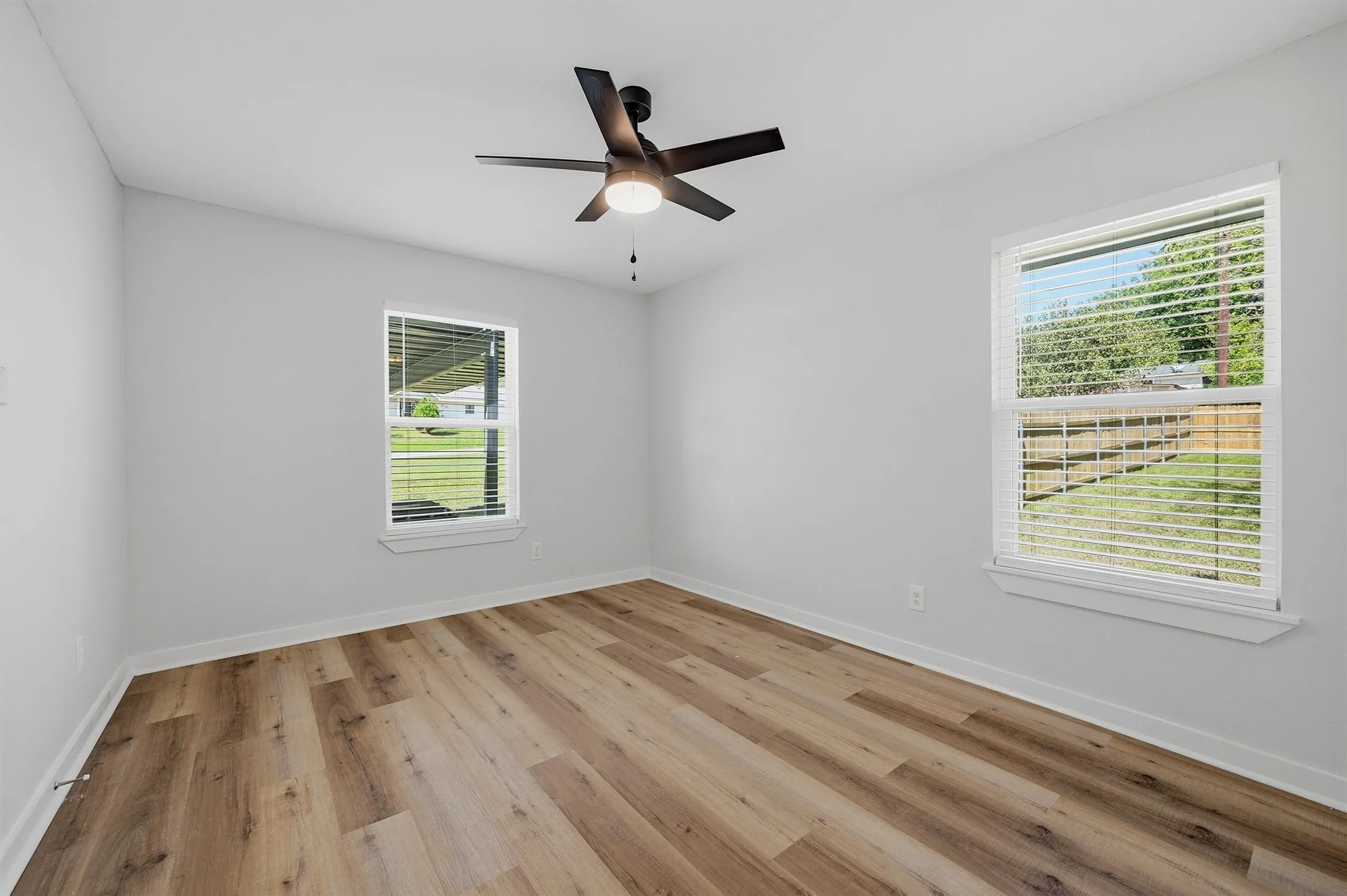 Single Family Residence For Rent in Grayson County , 703 E Sears Street, Denison, Texas 75021, 2 Bedroom, 1 Bathroom, Garage spaces, 1,040 Sqft, built in 1981, mls#21408864, Real Estate Agent in Denison, Homes For Rent in Grayson county, Homes For Rent in Denison, Realtor in Denison Texas, Real Estate Brokerage Independent Realty Texas, Luminita Cordes Realtor