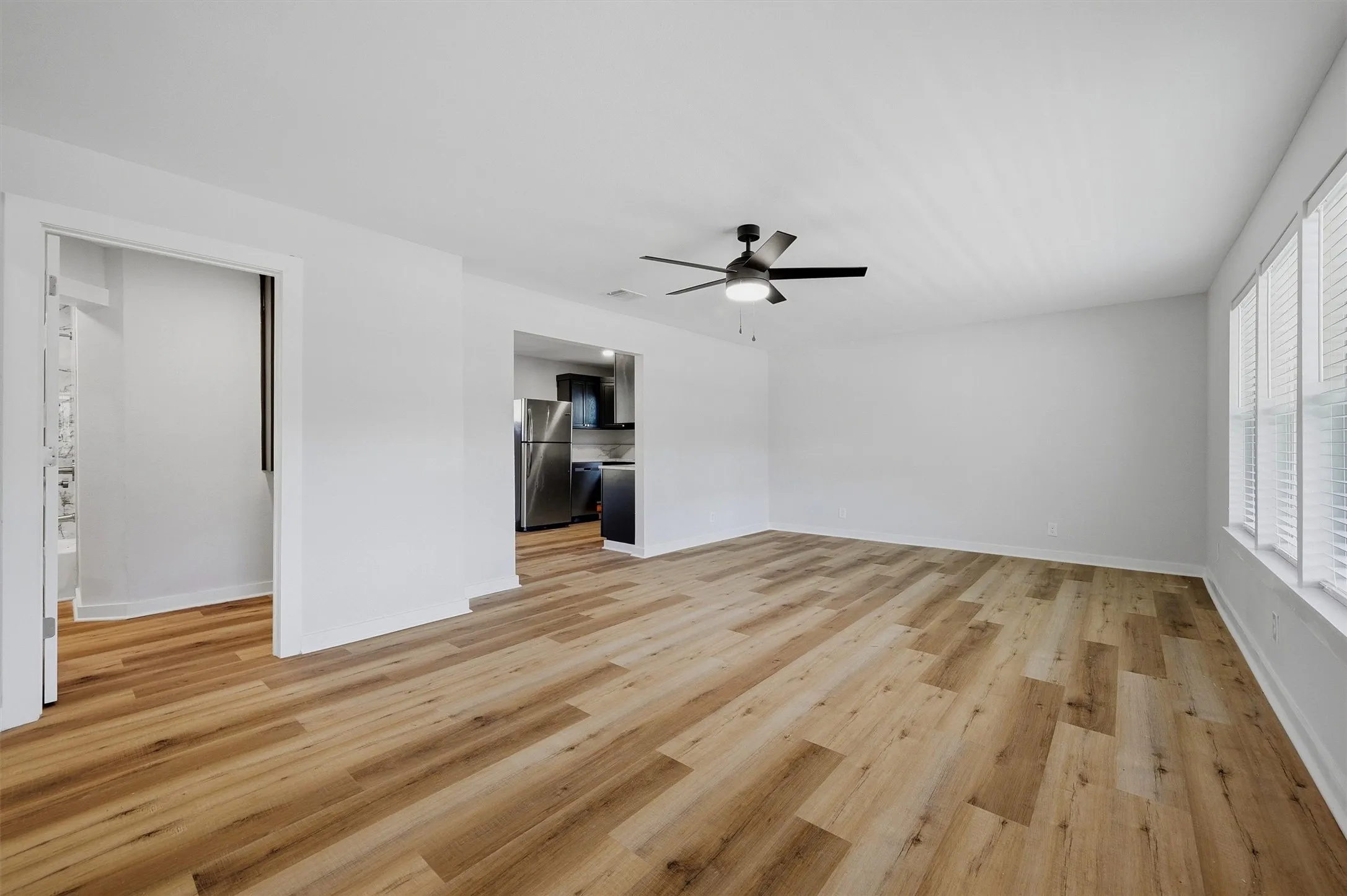 Single Family Residence For Rent in Grayson County , 703 E Sears Street, Denison, Texas 75021, 2 Bedroom, 1 Bathroom, Garage spaces, 1,040 Sqft, built in 1981, mls#21408864, Real Estate Agent in Denison, Homes For Rent in Grayson county, Homes For Rent in Denison, Realtor in Denison Texas, Real Estate Brokerage Independent Realty Texas, Luminita Cordes Realtor