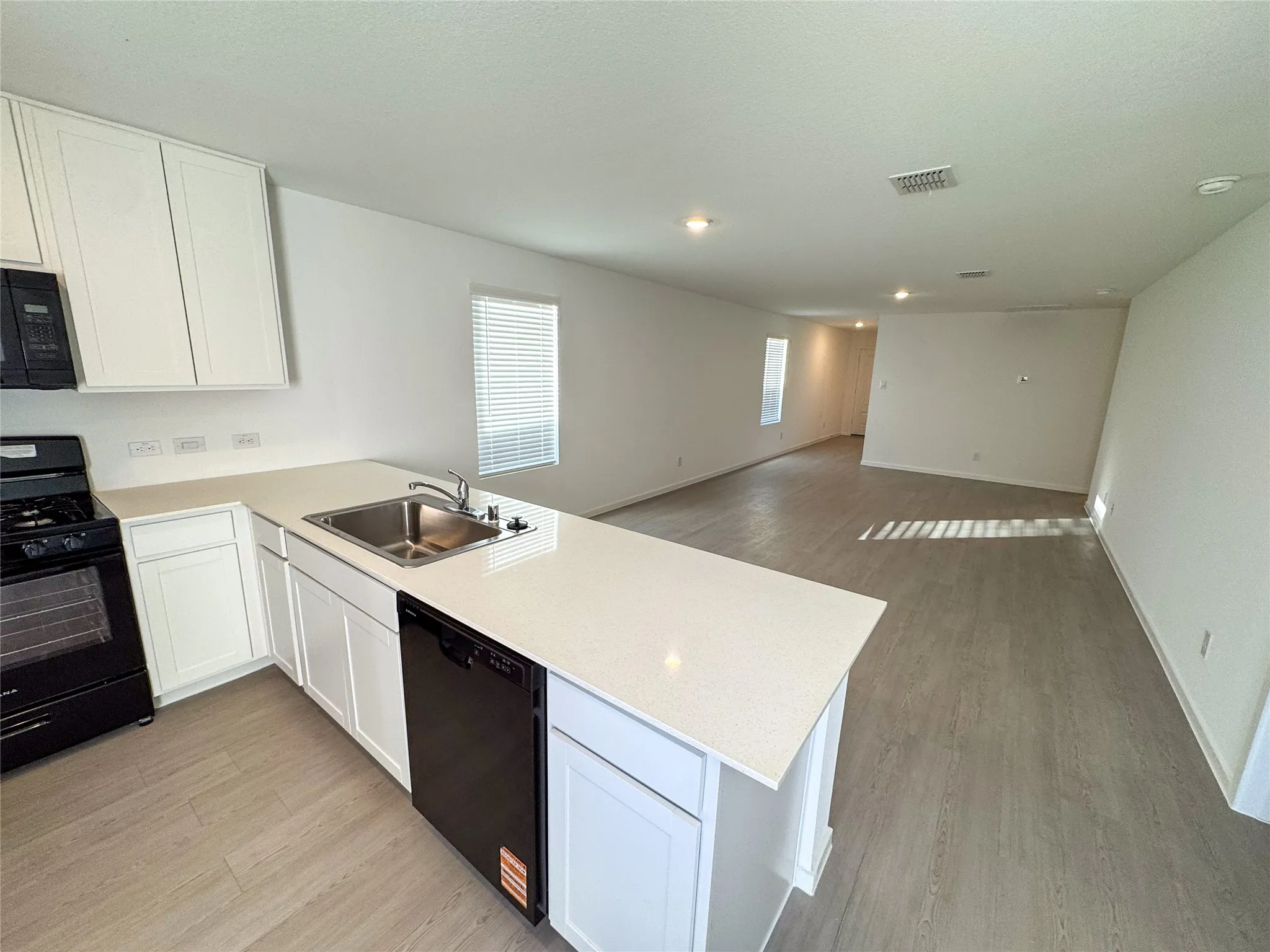 Single Family Residence For Rent in Grayson County , 3915 Selawik Street, Sherman, Texas 75090, 3 Bedroom, 2 Bathroom, 2 Garage spaces, 1,411 Sqft, built in 2025, mls#21409478, Real Estate Agent in Sherman, Homes For Rent in Grayson county, Homes For Rent in Sherman, Realtor in Sherman Texas, Real Estate Brokerage Independent Realty Texas, Luminita Cordes Realtor
