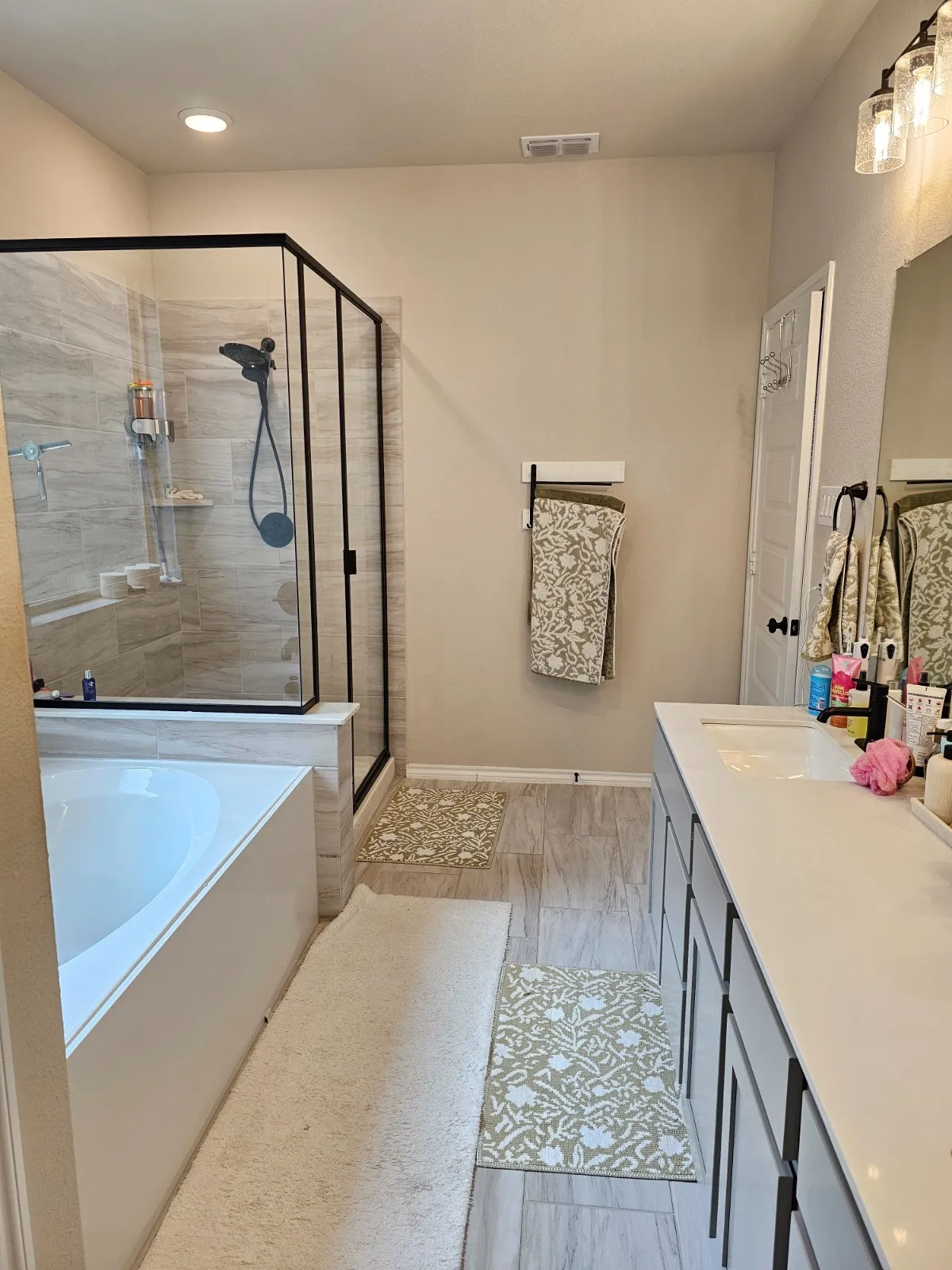 Single Family Residence For Rent in Tarrant County , 705 Mcadoo Drive, Arlington, Texas 76002, 5 Bedroom, 4 Bathroom, 3 Garage spaces, 3,236 Sqft, built in 2022, mls#21409406, Real Estate Agent in Arlington, Homes For Rent in Tarrant county, Homes For Rent in Arlington, Realtor in Arlington Texas, Real Estate Brokerage Independent Realty Texas, Luminita Cordes Realtor