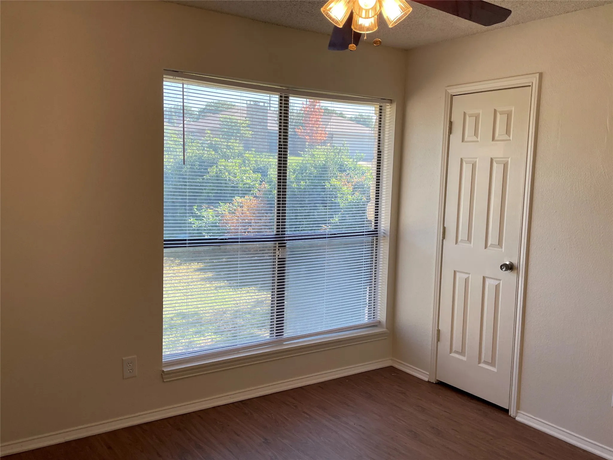 Single Family Residence For Rent in Dallas County , 971 N Brookside Drive, Cedar Hill, Texas 75104, 3 Bedroom, 2 Bathroom, 2 Garage spaces, 1,569 Sqft, built in 1985, mls#21409481, Real Estate Agent in Cedar Hill, Homes For Rent in Dallas county, Homes For Rent in Cedar Hill, Realtor in Cedar Hill Texas, Real Estate Brokerage Independent Realty Texas, Luminita Cordes Realtor
