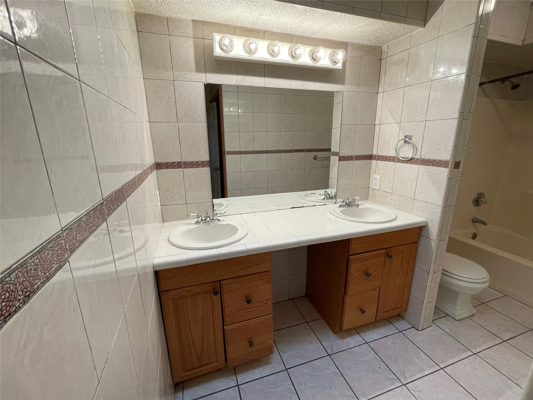 Single Family Residence For Rent in Dallas County , 971 N Brookside Drive, Cedar Hill, Texas 75104, 3 Bedroom, 2 Bathroom, 2 Garage spaces, 1,569 Sqft, built in 1985, mls#21409481, Real Estate Agent in Cedar Hill, Homes For Rent in Dallas county, Homes For Rent in Cedar Hill, Realtor in Cedar Hill Texas, Real Estate Brokerage Independent Realty Texas, Luminita Cordes Realtor