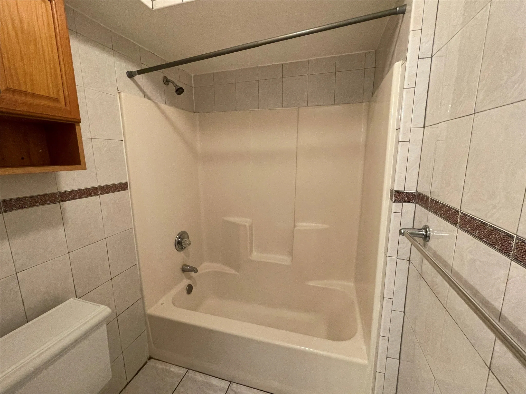 Single Family Residence For Rent in Dallas County , 971 N Brookside Drive, Cedar Hill, Texas 75104, 3 Bedroom, 2 Bathroom, 2 Garage spaces, 1,569 Sqft, built in 1985, mls#21409481, Real Estate Agent in Cedar Hill, Homes For Rent in Dallas county, Homes For Rent in Cedar Hill, Realtor in Cedar Hill Texas, Real Estate Brokerage Independent Realty Texas, Luminita Cordes Realtor
