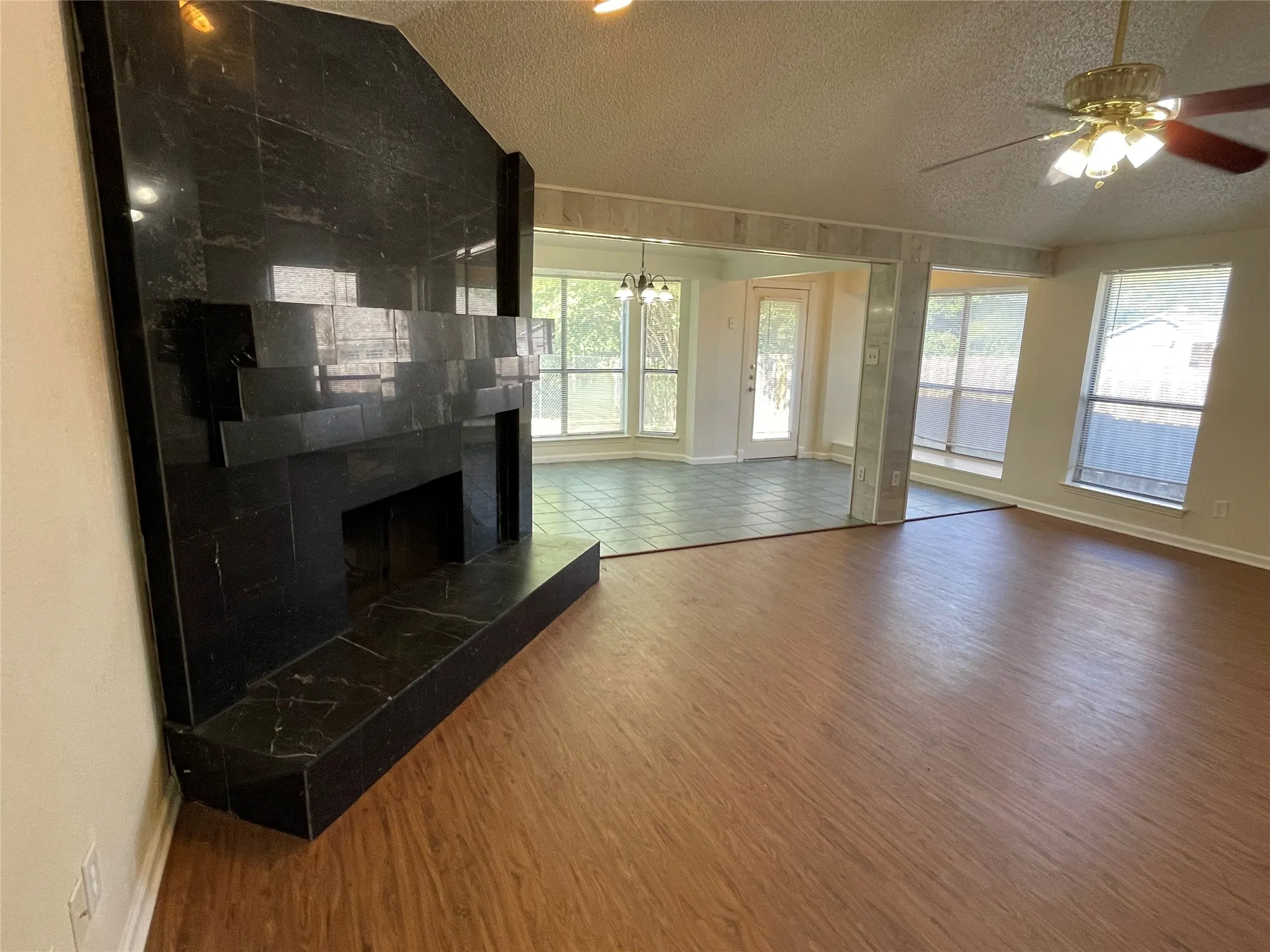 Single Family Residence For Rent in Dallas County , 971 N Brookside Drive, Cedar Hill, Texas 75104, 3 Bedroom, 2 Bathroom, 2 Garage spaces, 1,569 Sqft, built in 1985, mls#21409481, Real Estate Agent in Cedar Hill, Homes For Rent in Dallas county, Homes For Rent in Cedar Hill, Realtor in Cedar Hill Texas, Real Estate Brokerage Independent Realty Texas, Luminita Cordes Realtor
