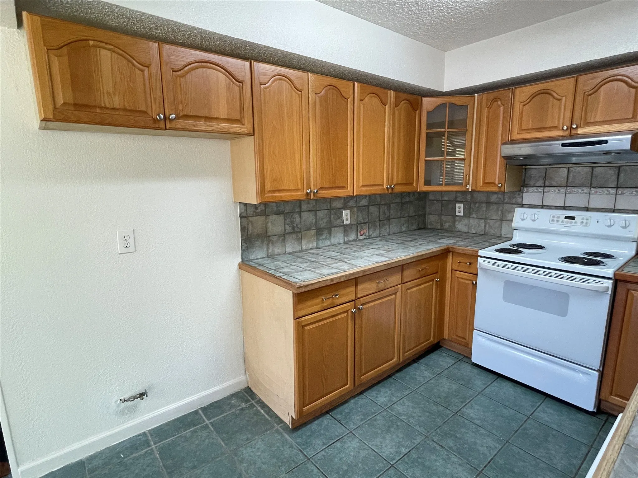 Single Family Residence For Rent in Dallas County , 971 N Brookside Drive, Cedar Hill, Texas 75104, 3 Bedroom, 2 Bathroom, 2 Garage spaces, 1,569 Sqft, built in 1985, mls#21409481, Real Estate Agent in Cedar Hill, Homes For Rent in Dallas county, Homes For Rent in Cedar Hill, Realtor in Cedar Hill Texas, Real Estate Brokerage Independent Realty Texas, Luminita Cordes Realtor