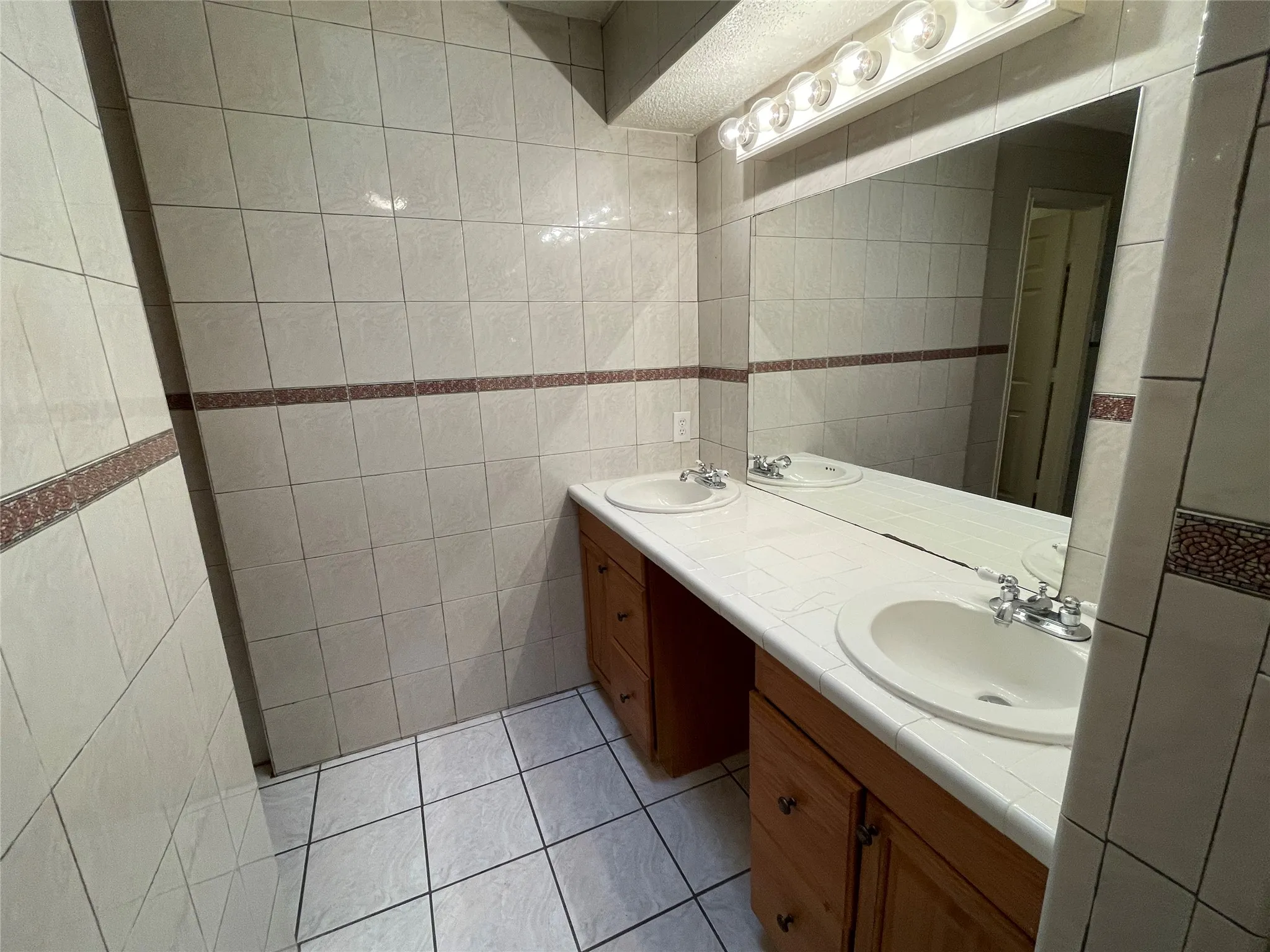 Single Family Residence For Rent in Dallas County , 971 N Brookside Drive, Cedar Hill, Texas 75104, 3 Bedroom, 2 Bathroom, 2 Garage spaces, 1,569 Sqft, built in 1985, mls#21409481, Real Estate Agent in Cedar Hill, Homes For Rent in Dallas county, Homes For Rent in Cedar Hill, Realtor in Cedar Hill Texas, Real Estate Brokerage Independent Realty Texas, Luminita Cordes Realtor
