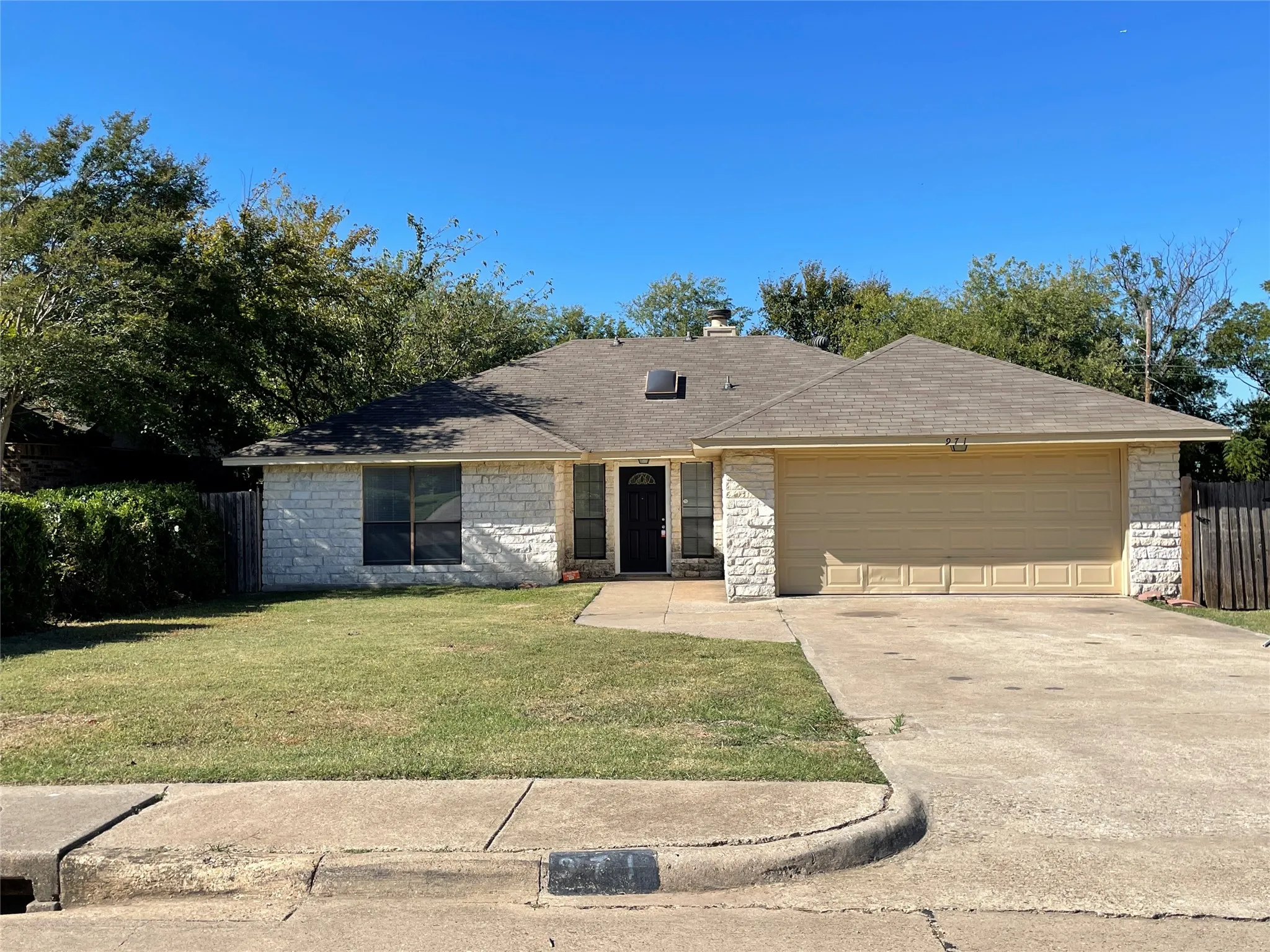 Single Family Residence For Rent