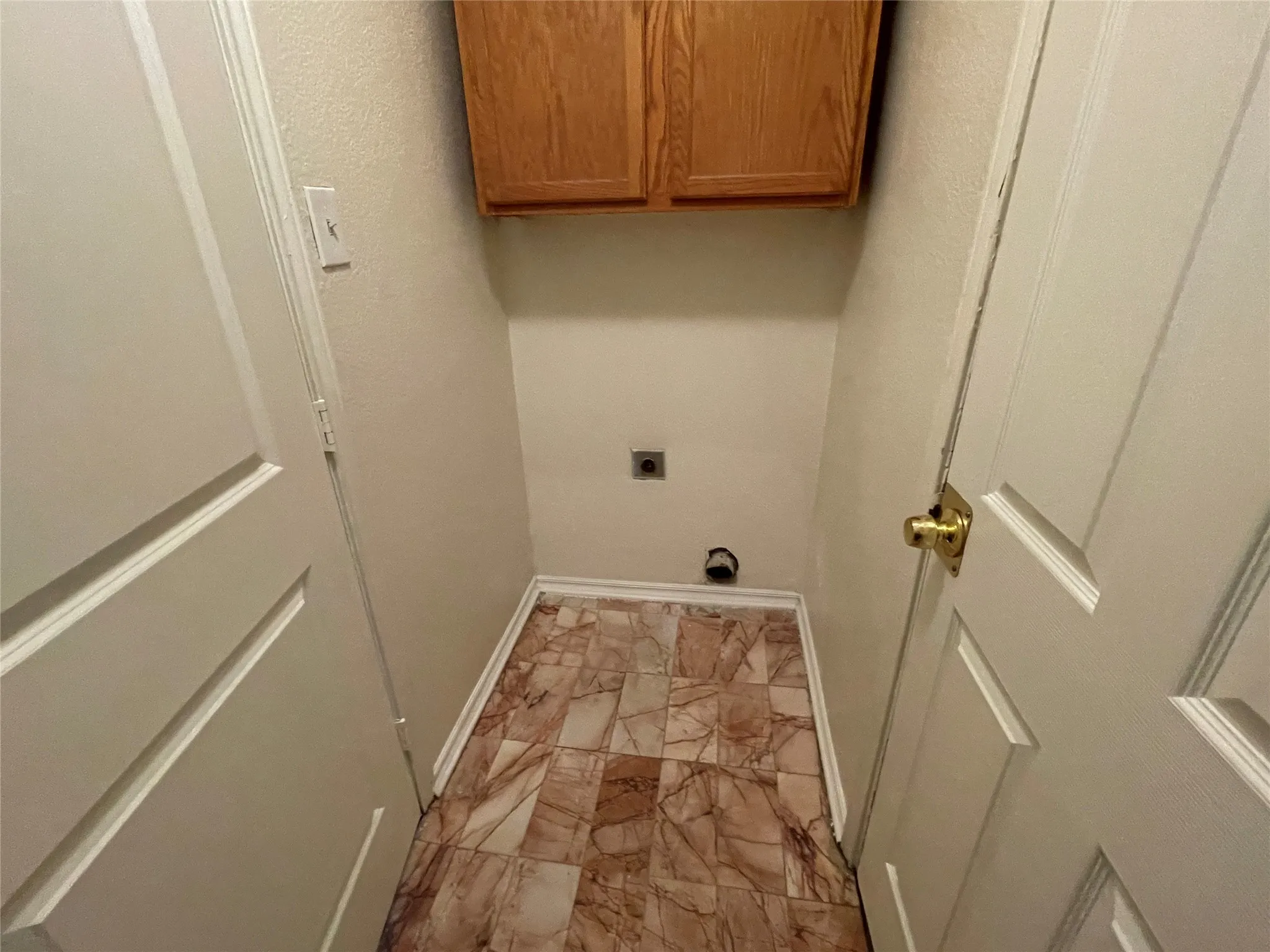 Single Family Residence For Rent in Dallas County , 971 N Brookside Drive, Cedar Hill, Texas 75104, 3 Bedroom, 2 Bathroom, 2 Garage spaces, 1,569 Sqft, built in 1985, mls#21409481, Real Estate Agent in Cedar Hill, Homes For Rent in Dallas county, Homes For Rent in Cedar Hill, Realtor in Cedar Hill Texas, Real Estate Brokerage Independent Realty Texas, Luminita Cordes Realtor