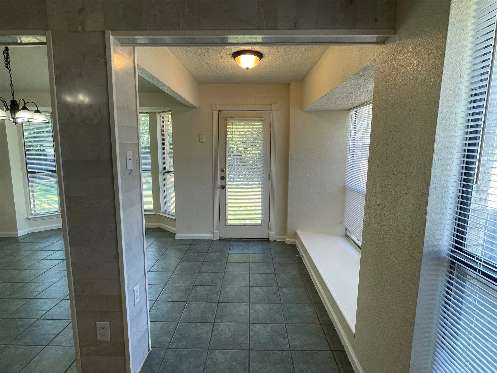 Single Family Residence For Rent in Dallas County , 971 N Brookside Drive, Cedar Hill, Texas 75104, 3 Bedroom, 2 Bathroom, 2 Garage spaces, 1,569 Sqft, built in 1985, mls#21409481, Real Estate Agent in Cedar Hill, Homes For Rent in Dallas county, Homes For Rent in Cedar Hill, Realtor in Cedar Hill Texas, Real Estate Brokerage Independent Realty Texas, Luminita Cordes Realtor