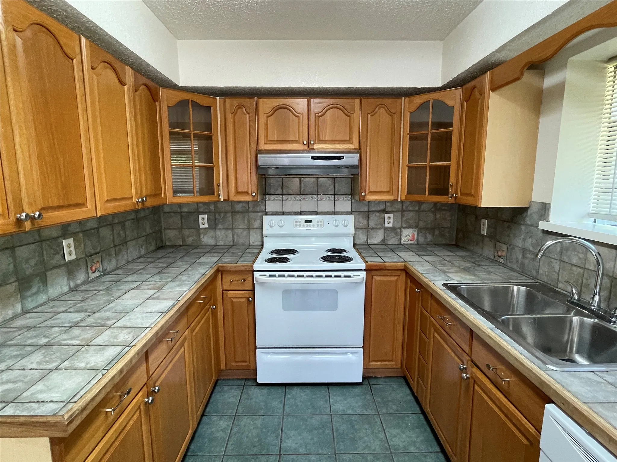 Single Family Residence For Rent in Dallas County , 971 N Brookside Drive, Cedar Hill, Texas 75104, 3 Bedroom, 2 Bathroom, 2 Garage spaces, 1,569 Sqft, built in 1985, mls#21409481, Real Estate Agent in Cedar Hill, Homes For Rent in Dallas county, Homes For Rent in Cedar Hill, Realtor in Cedar Hill Texas, Real Estate Brokerage Independent Realty Texas, Luminita Cordes Realtor