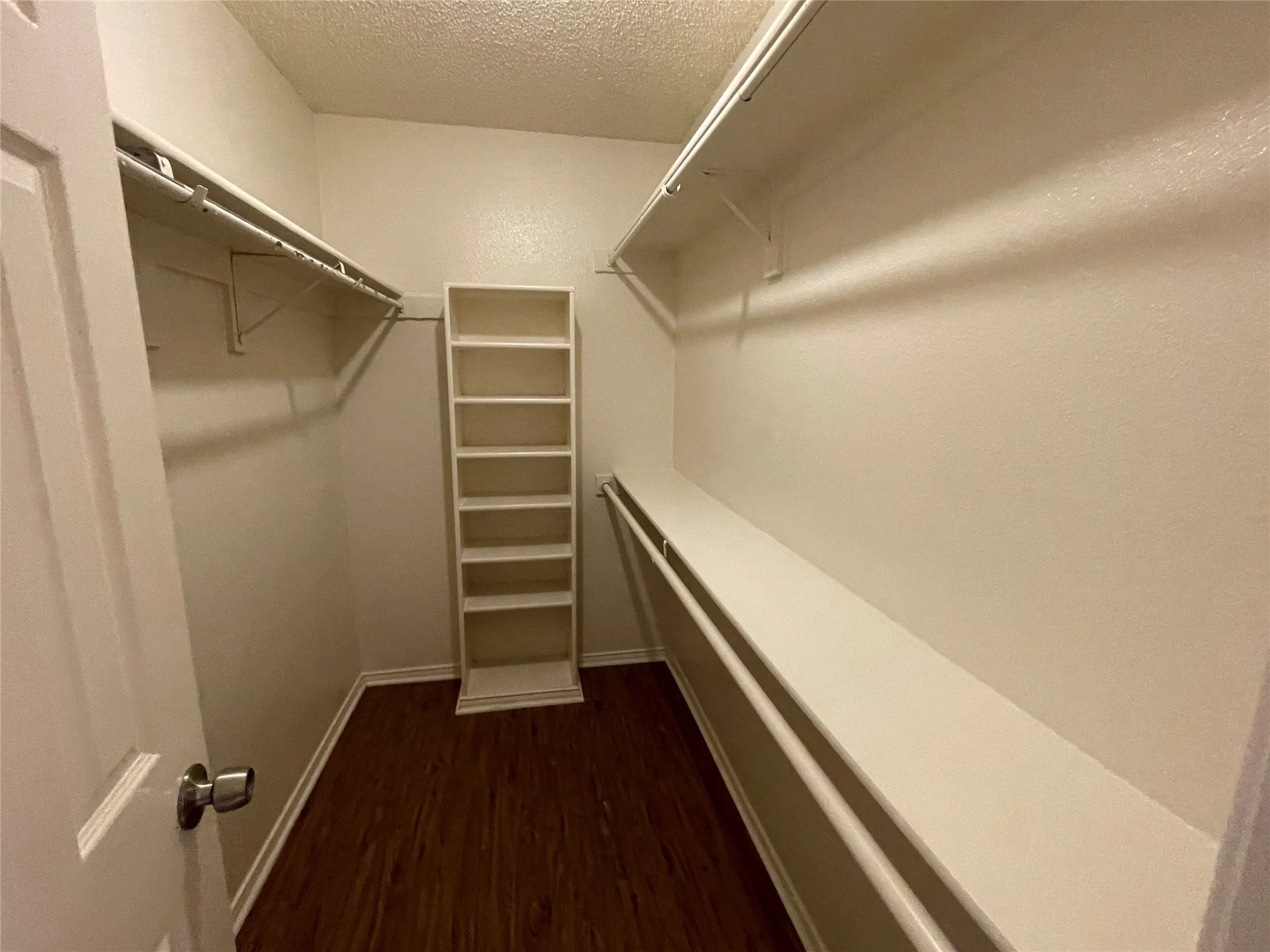 Single Family Residence For Rent in Dallas County , 971 N Brookside Drive, Cedar Hill, Texas 75104, 3 Bedroom, 2 Bathroom, 2 Garage spaces, 1,569 Sqft, built in 1985, mls#21409481, Real Estate Agent in Cedar Hill, Homes For Rent in Dallas county, Homes For Rent in Cedar Hill, Realtor in Cedar Hill Texas, Real Estate Brokerage Independent Realty Texas, Luminita Cordes Realtor