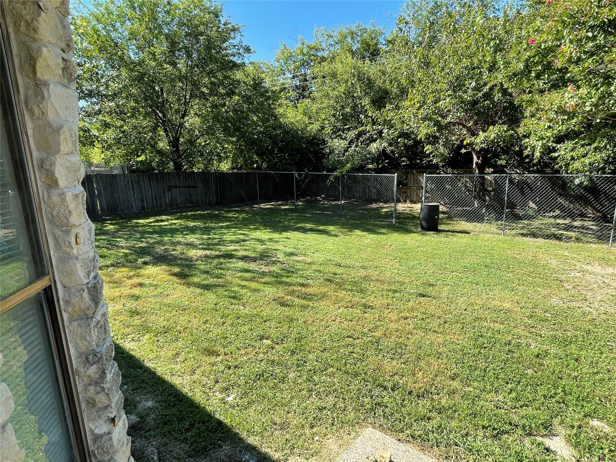 Single Family Residence For Rent in Dallas County , 971 N Brookside Drive, Cedar Hill, Texas 75104, 3 Bedroom, 2 Bathroom, 2 Garage spaces, 1,569 Sqft, built in 1985, mls#21409481, Real Estate Agent in Cedar Hill, Homes For Rent in Dallas county, Homes For Rent in Cedar Hill, Realtor in Cedar Hill Texas, Real Estate Brokerage Independent Realty Texas, Luminita Cordes Realtor