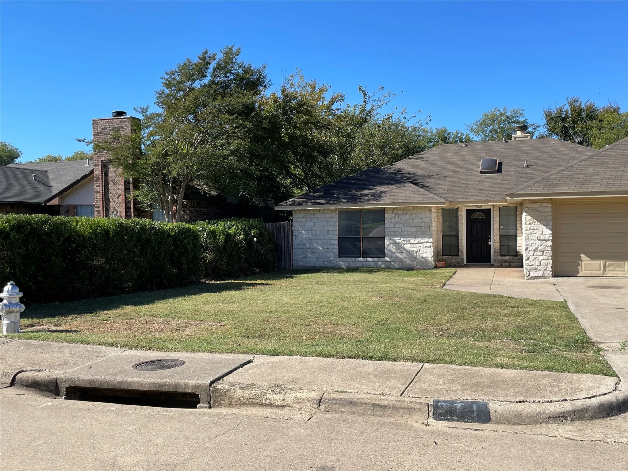 Single Family Residence For Rent in Dallas County , 971 N Brookside Drive, Cedar Hill, Texas 75104, 3 Bedroom, 2 Bathroom, 2 Garage spaces, 1,569 Sqft, built in 1985, mls#21409481, Real Estate Agent in Cedar Hill, Homes For Rent in Dallas county, Homes For Rent in Cedar Hill, Realtor in Cedar Hill Texas, Real Estate Brokerage Independent Realty Texas, Luminita Cordes Realtor