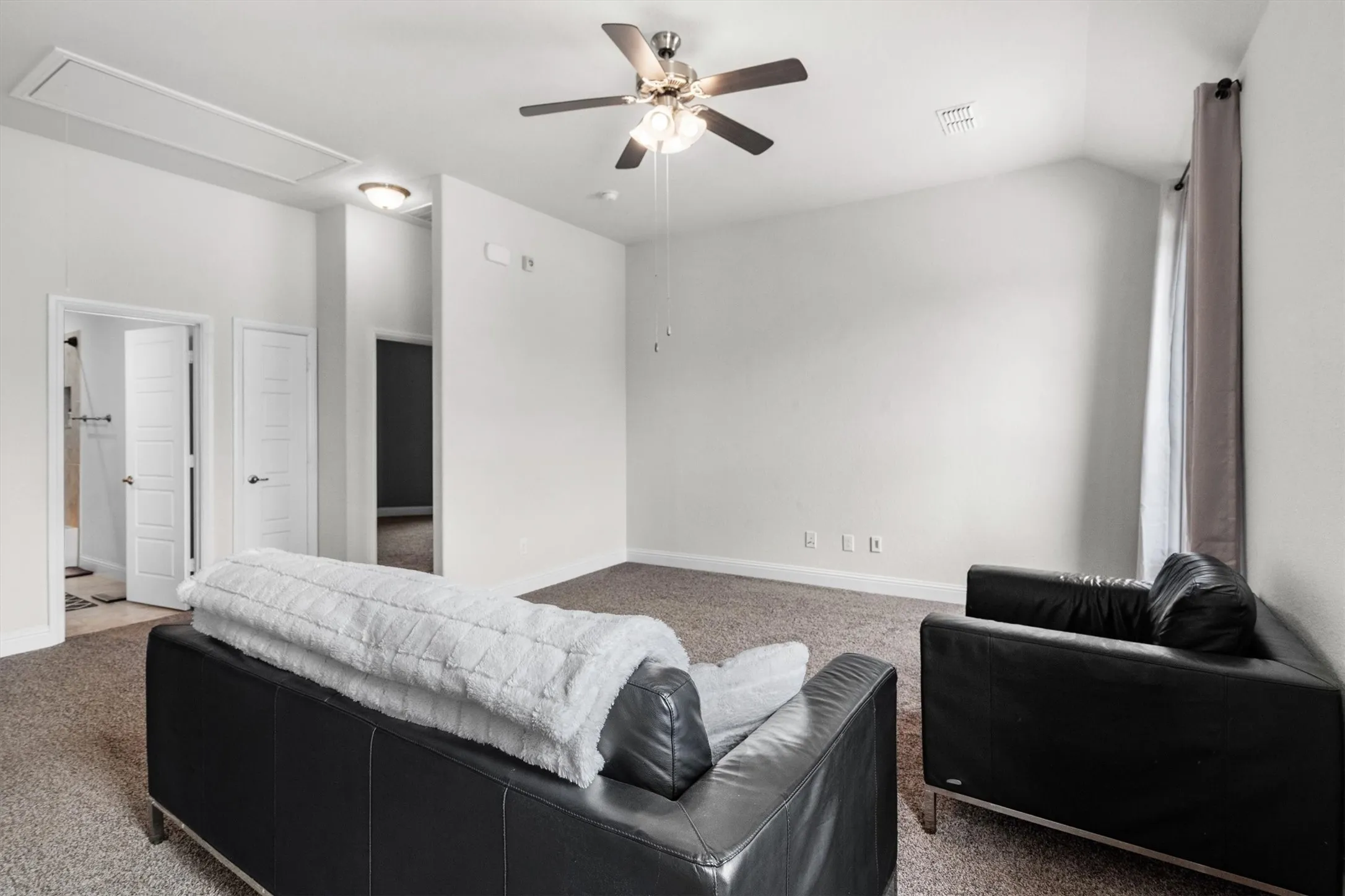 Single Family Residence For Rent in Denton County , 840 Parkside Drive, Argyle, Texas 76226, 4 Bedroom, 4 Bathroom, 2 Garage spaces, 2,686 Sqft, built in 2018, mls#21406727, Real Estate Agent in Argyle, Homes For Rent in Denton county, Homes For Rent in Argyle, Realtor in Argyle Texas, Real Estate Brokerage Independent Realty Texas, Luminita Cordes Realtor