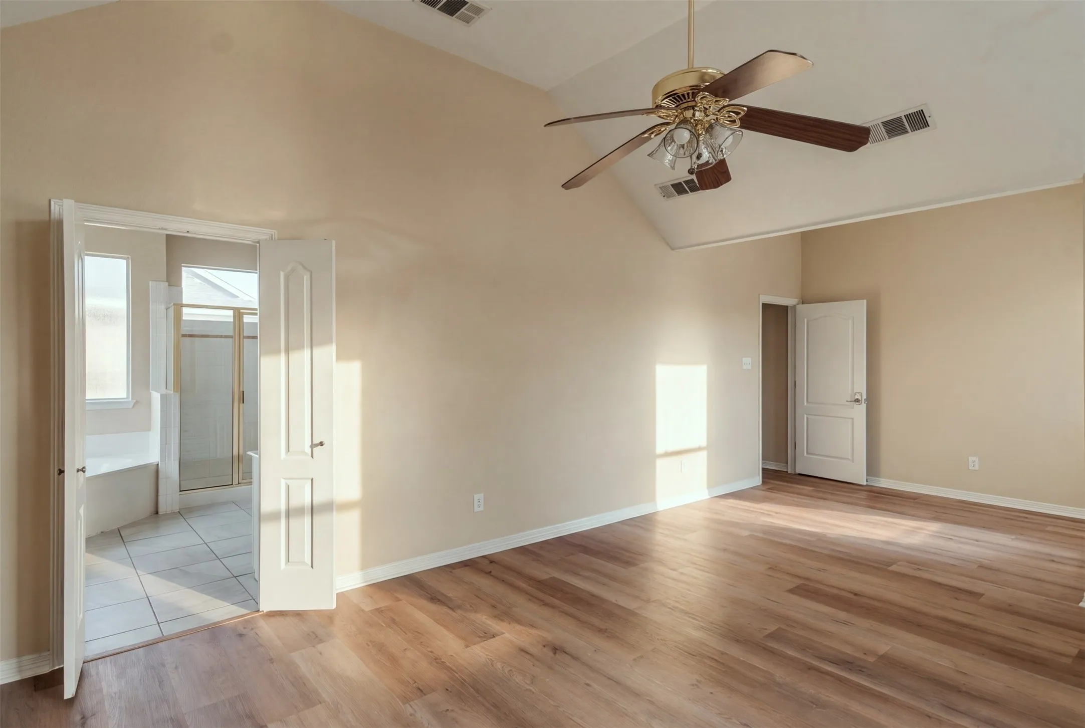 Single Family Residence For Rent in Collin County , 2105 Glendale Drive, Plano, Texas 75023, 5 Bedroom, 3 Bathroom, 2 Garage spaces, 2,942 Sqft, built in 1997, mls#21409467, Real Estate Agent in Plano, Homes For Rent in Collin county, Homes For Rent in Plano, Realtor in Plano Texas, Real Estate Brokerage Independent Realty Texas, Luminita Cordes Realtor